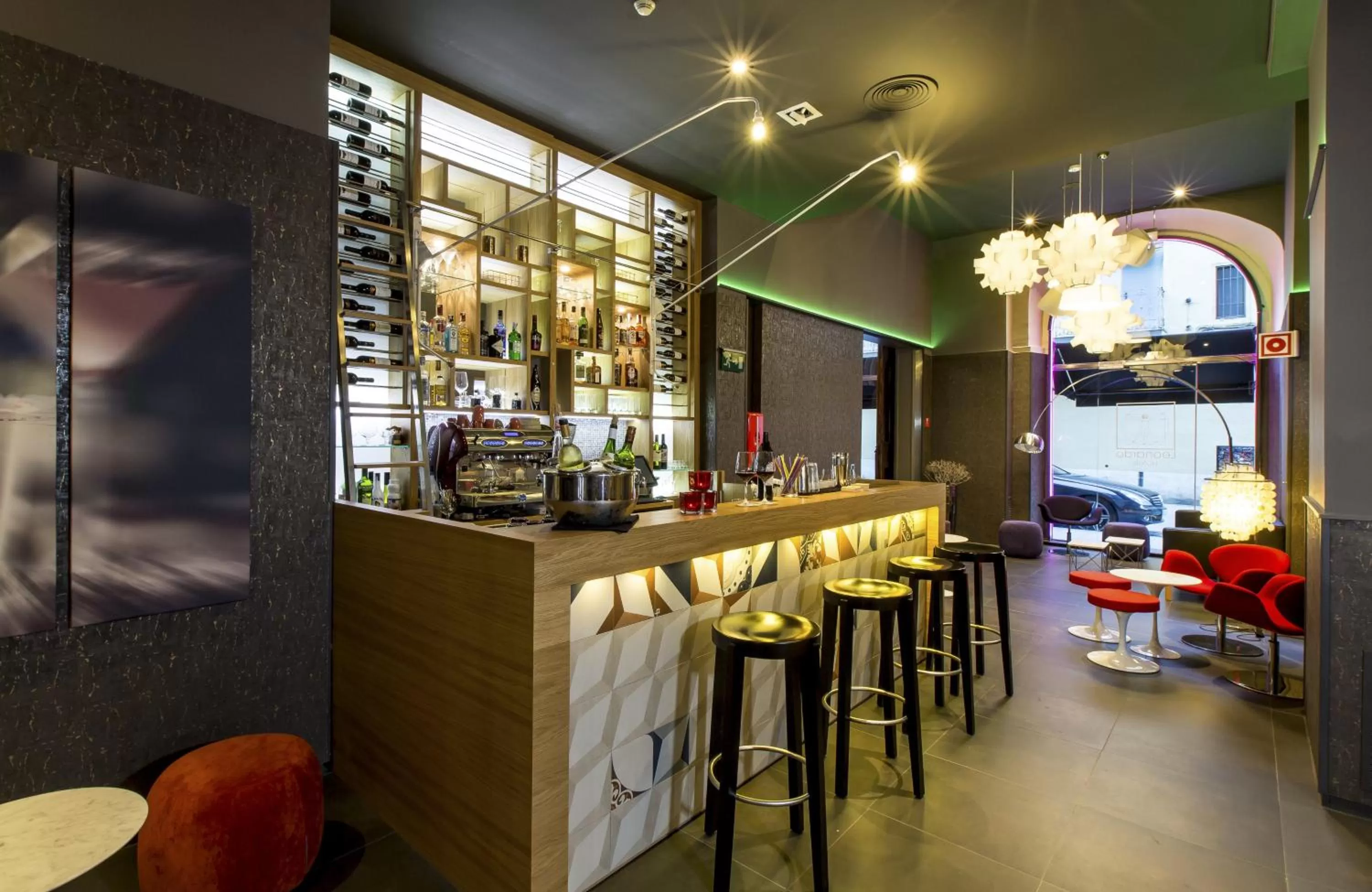 Lounge or bar in Leonardo Hotel Barcelona Las Ramblas