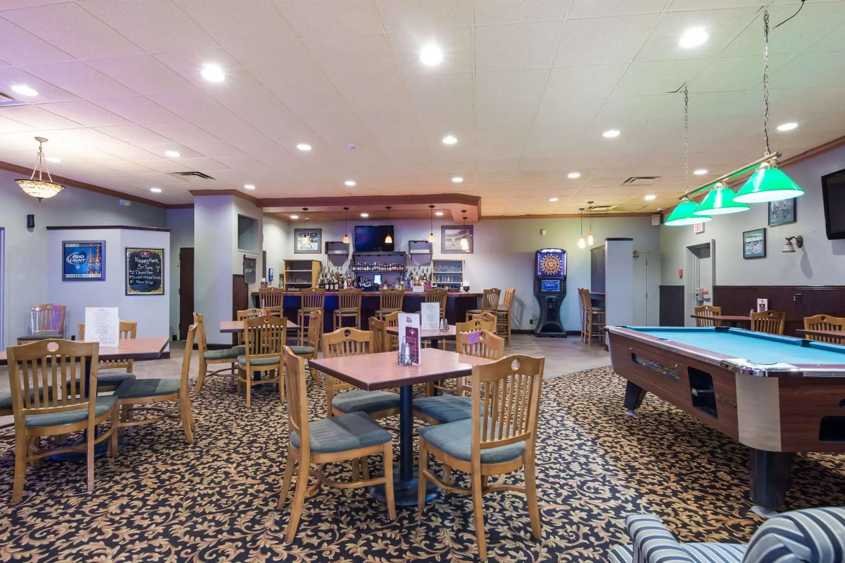 Restaurant/places to eat, Billiards in Quality Inn Oneonta Cooperstown Area