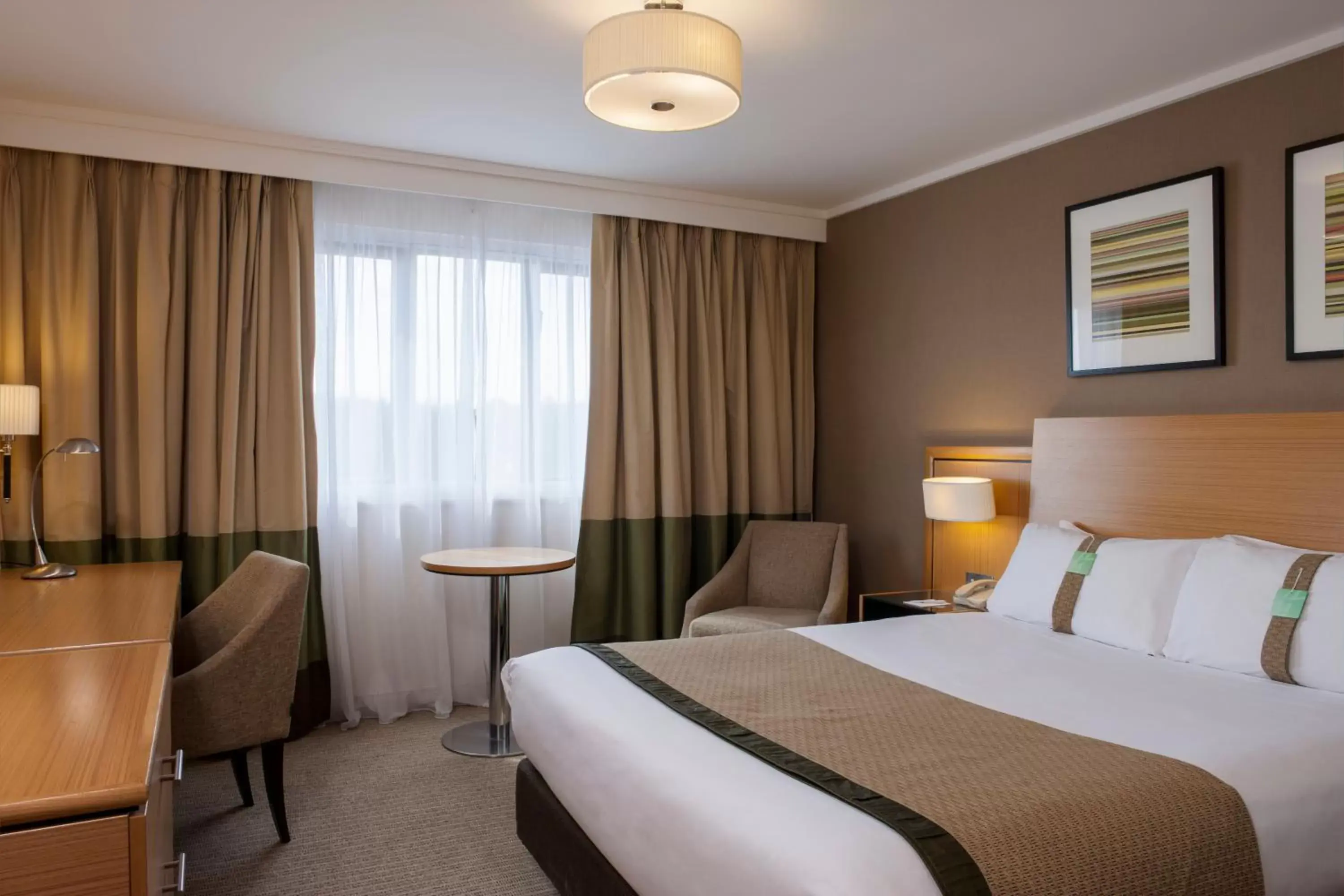 Bedroom, Bed in Holiday Inn Birmingham Bromsgrove, an IHG Hotel