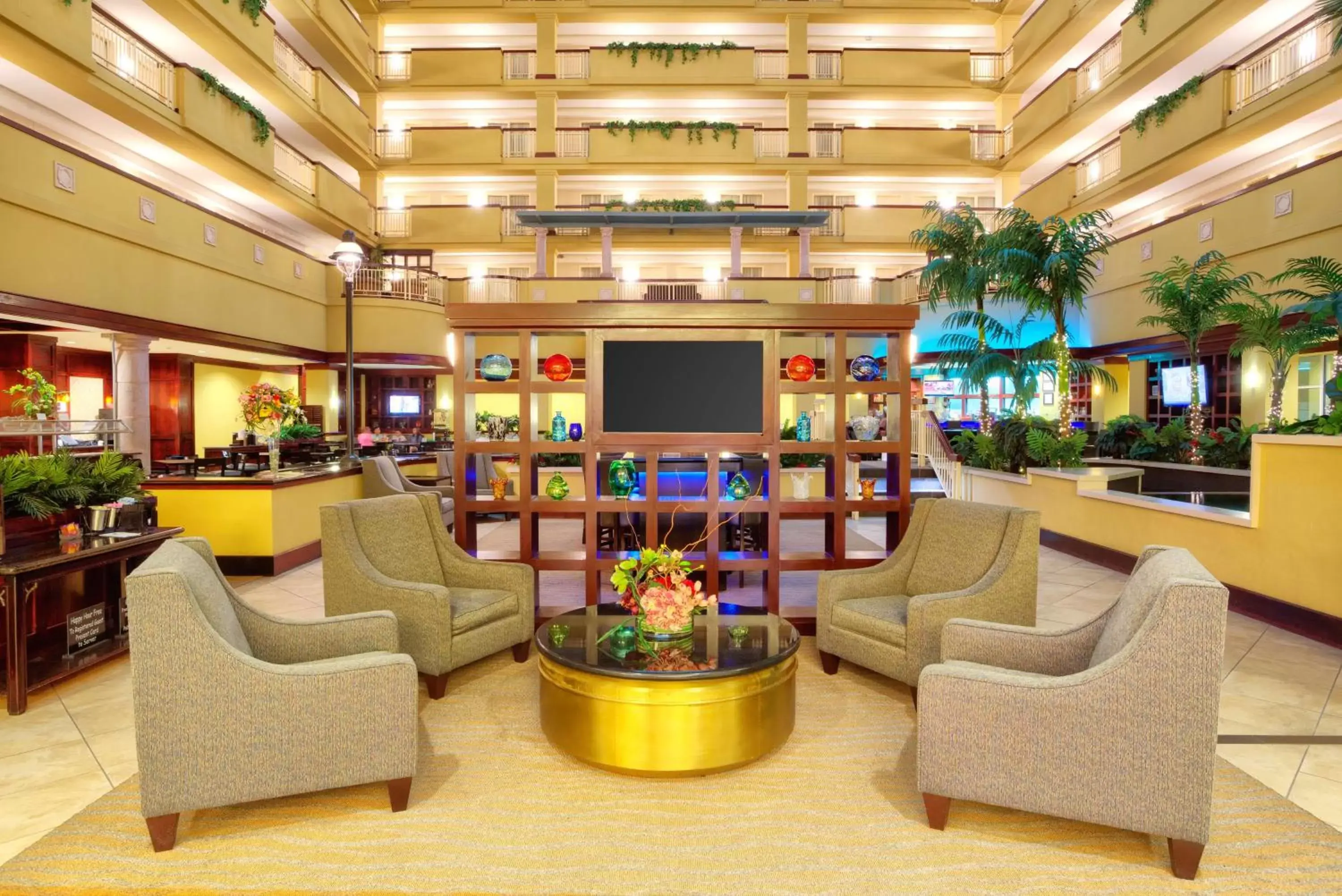 Lobby or reception, Lounge/Bar in Embassy Suites by Hilton Laredo