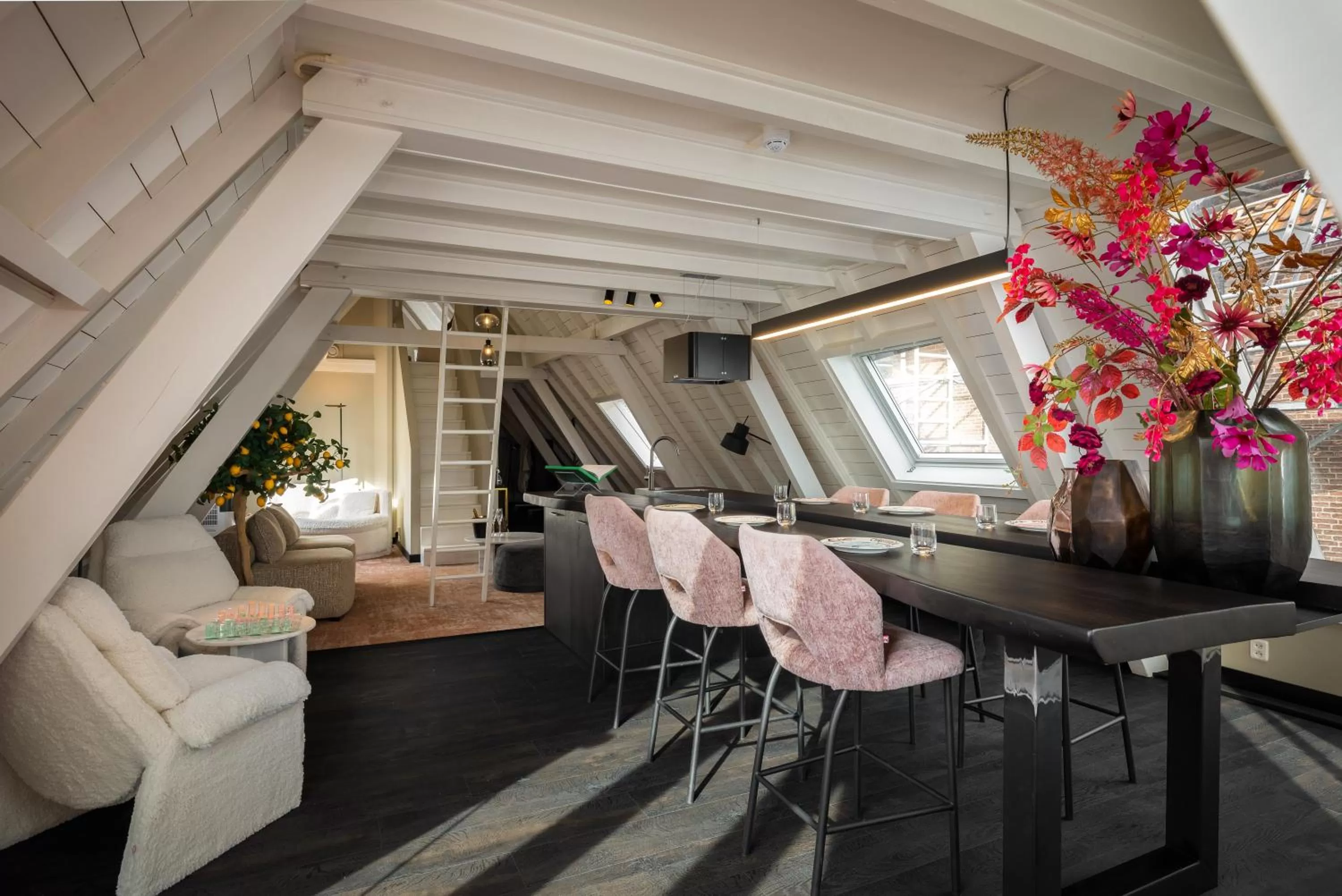 Living room, Dining Area in The Lemon Suites