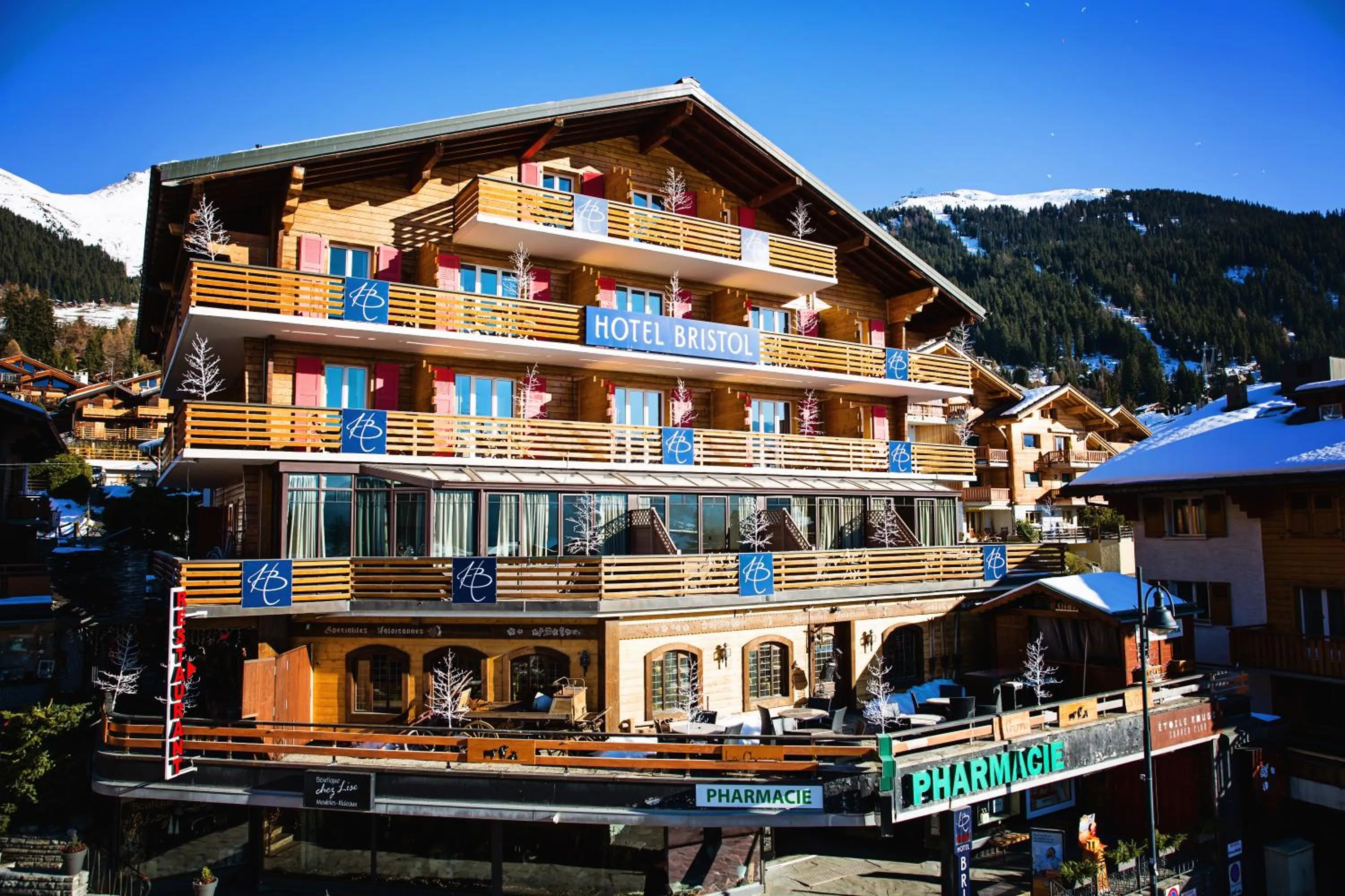Property building in Hotel Bristol Verbier
