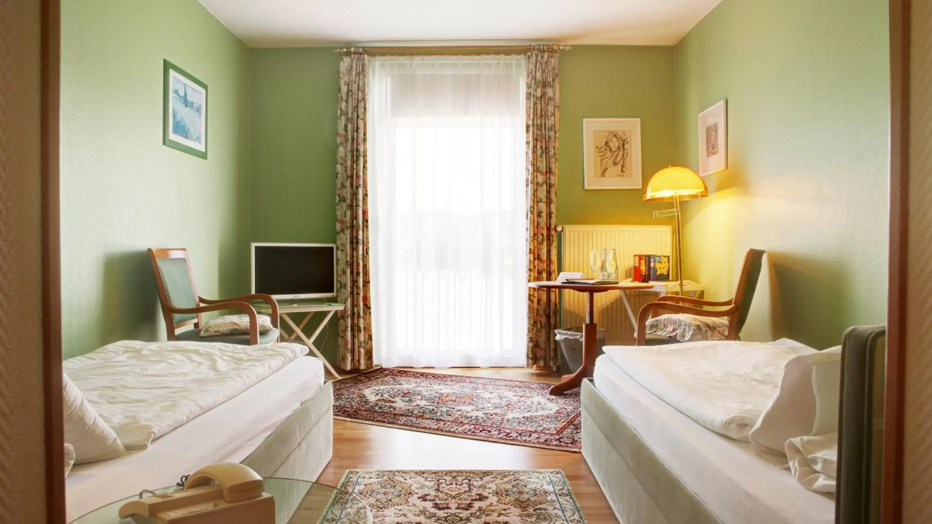 Bed, Seating Area in Hotel Rhein-Residenz