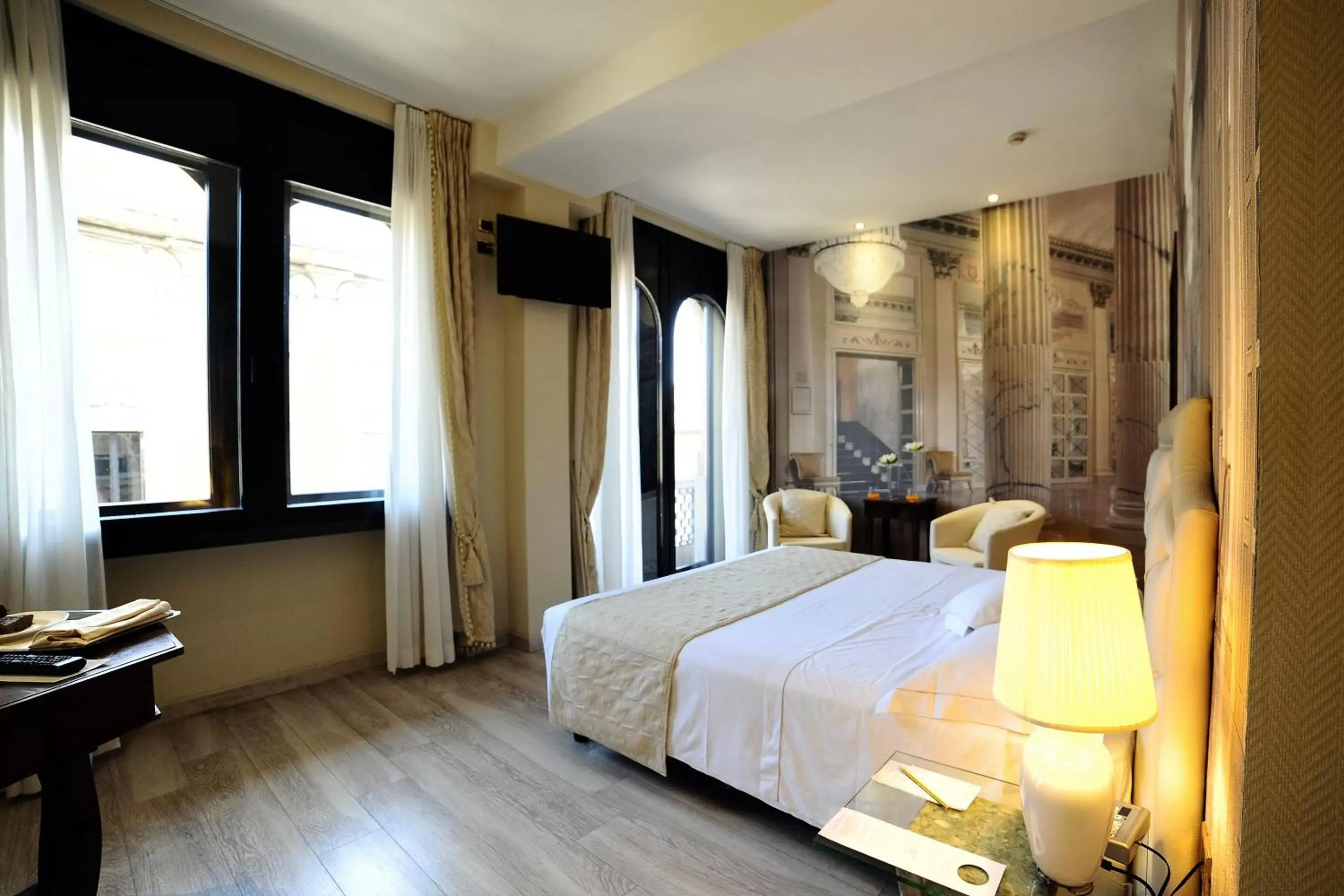 Bedroom in Hotel Pierre Milano