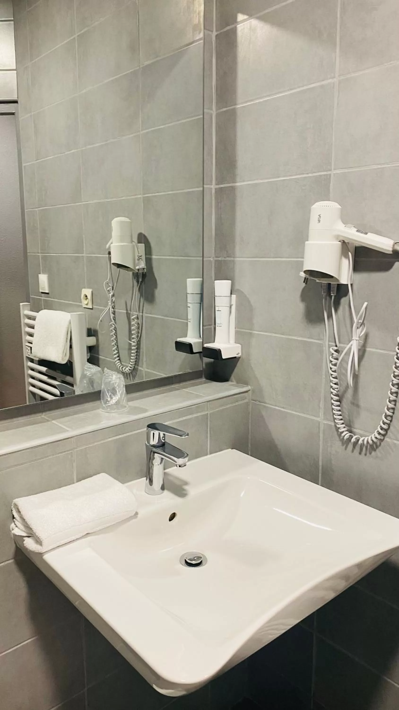 Bathroom in Hotel Martinez Grenay