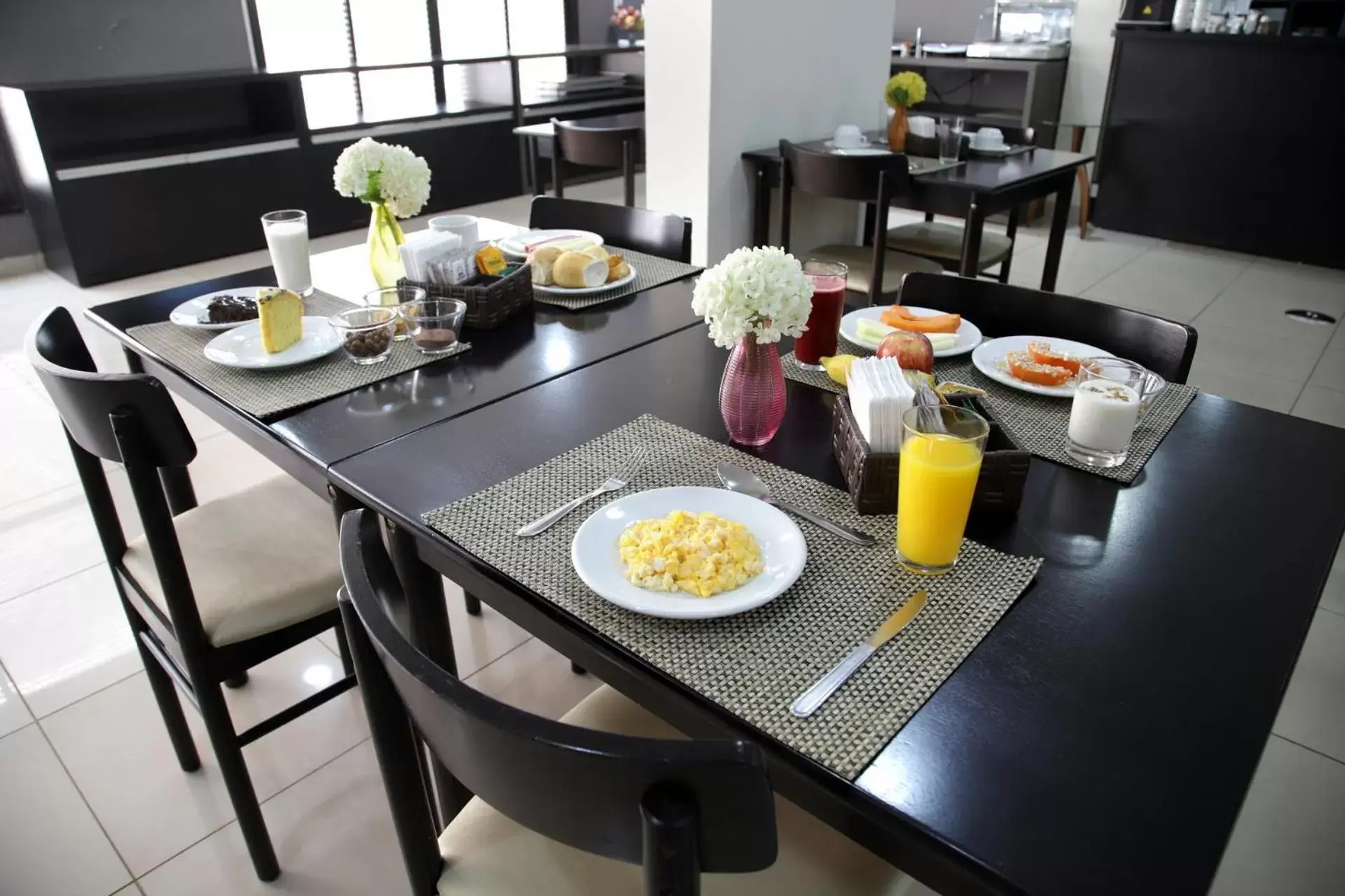 Breakfast, Restaurant/Places to Eat in Nobile Inn Executive Ribeirao Preto
