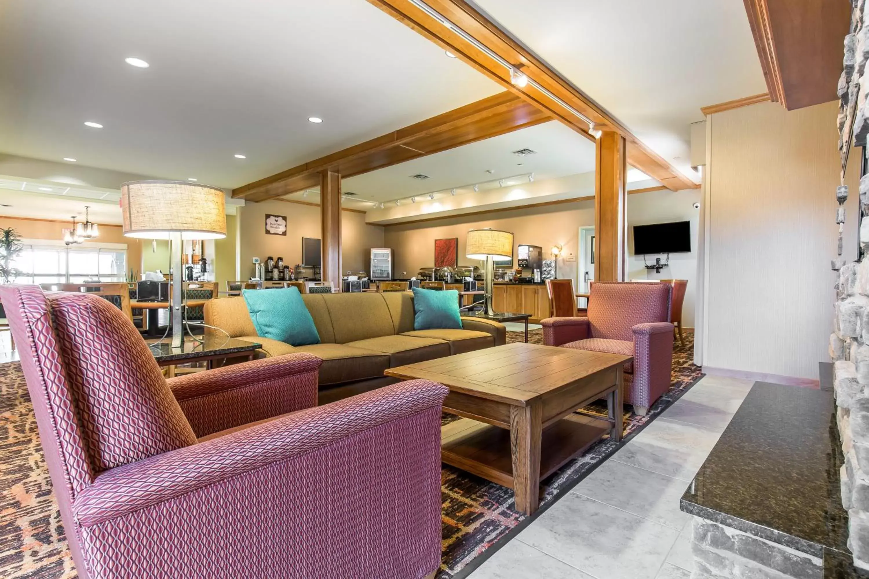 Communal lounge/ TV room, Restaurant/Places to Eat in MainStay Suites Sidney - Medical Center