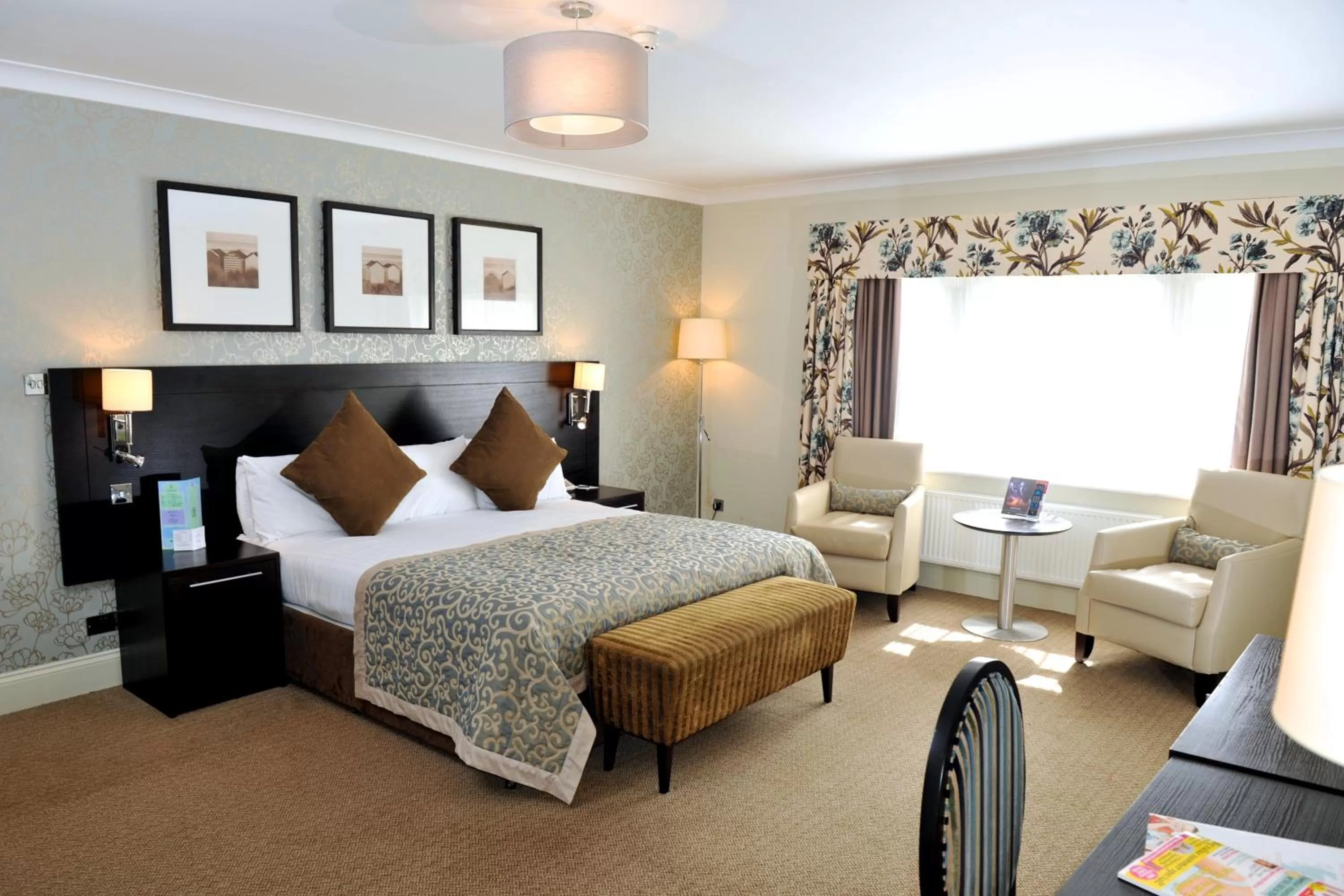 Photo of the whole room, Bed in Norfolk Royale Hotel