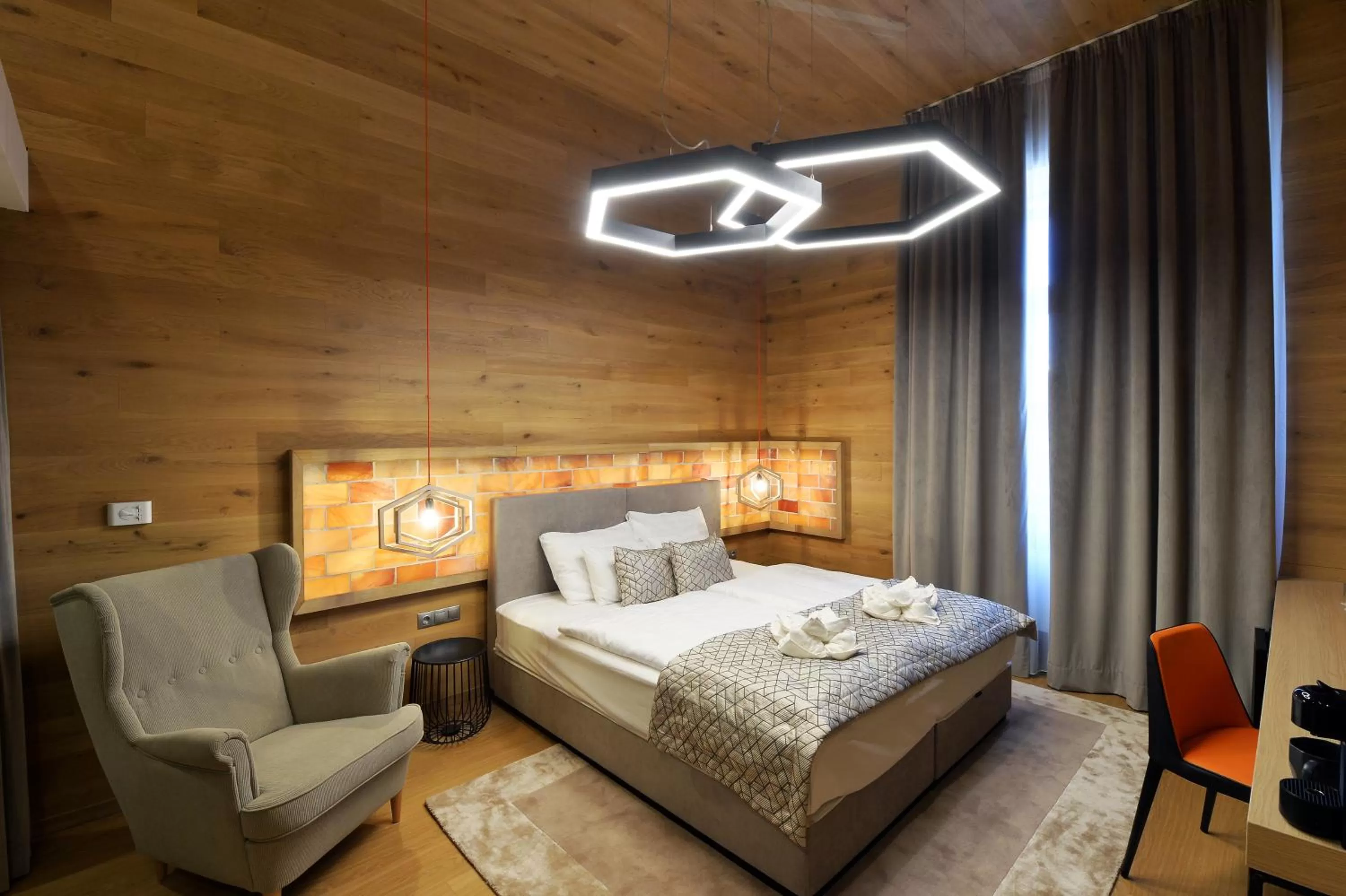 Photo of the whole room, Bed in 1552 Boutique Hotel