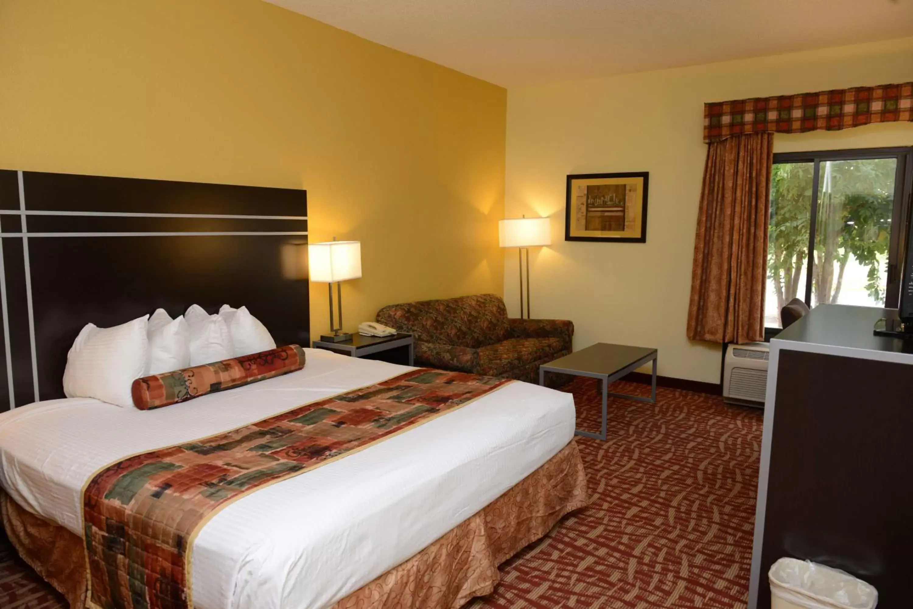 Photo of the whole room, Bed in SureStay Hotel by Best Western Robinsonville Tunica