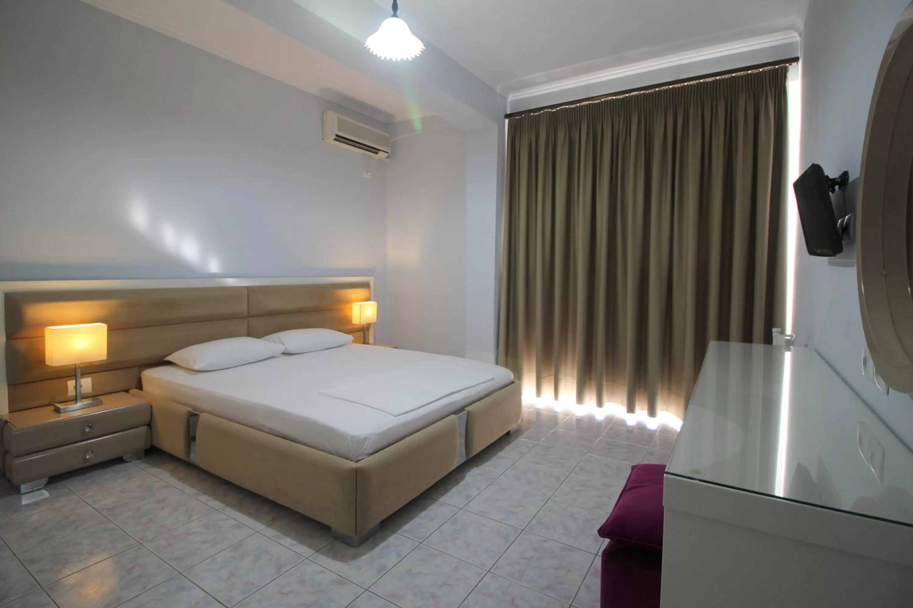 Bed in Murati Suites Sarandë