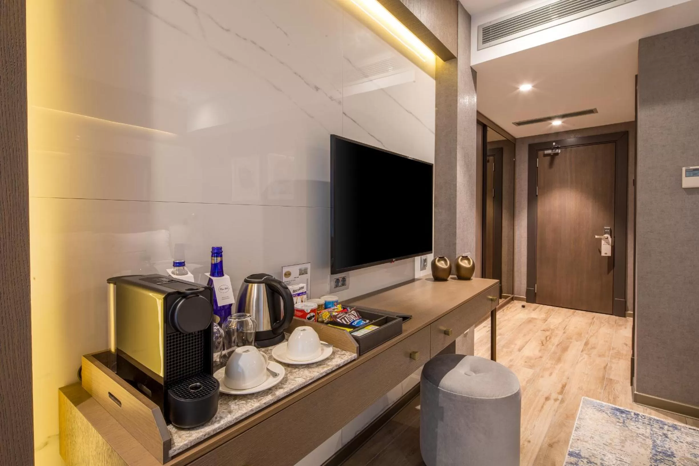 Coffee/tea facilities in Mula Hotel