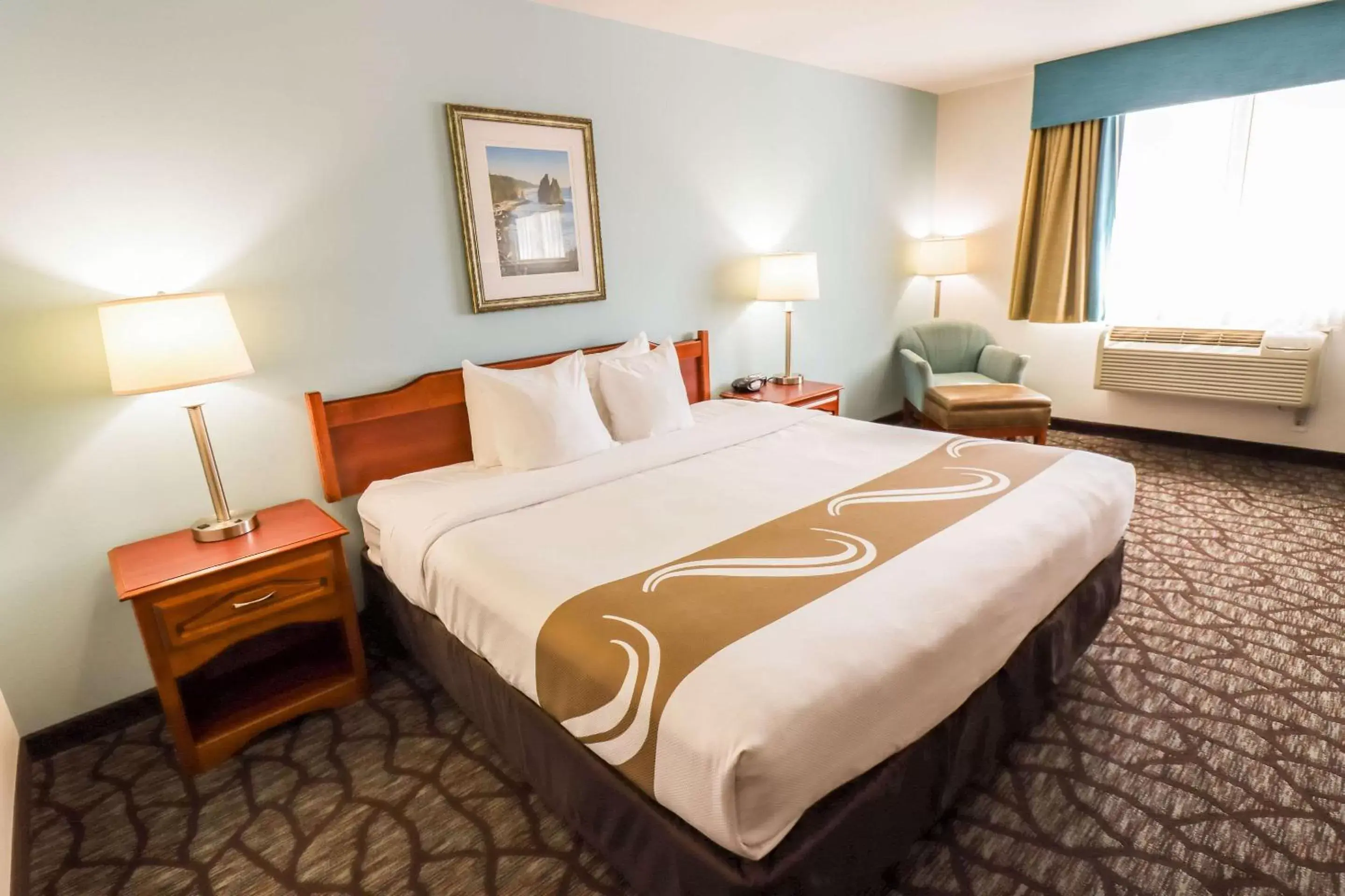 Bed in Quality Inn & Suites Sequim at Olympic National Park