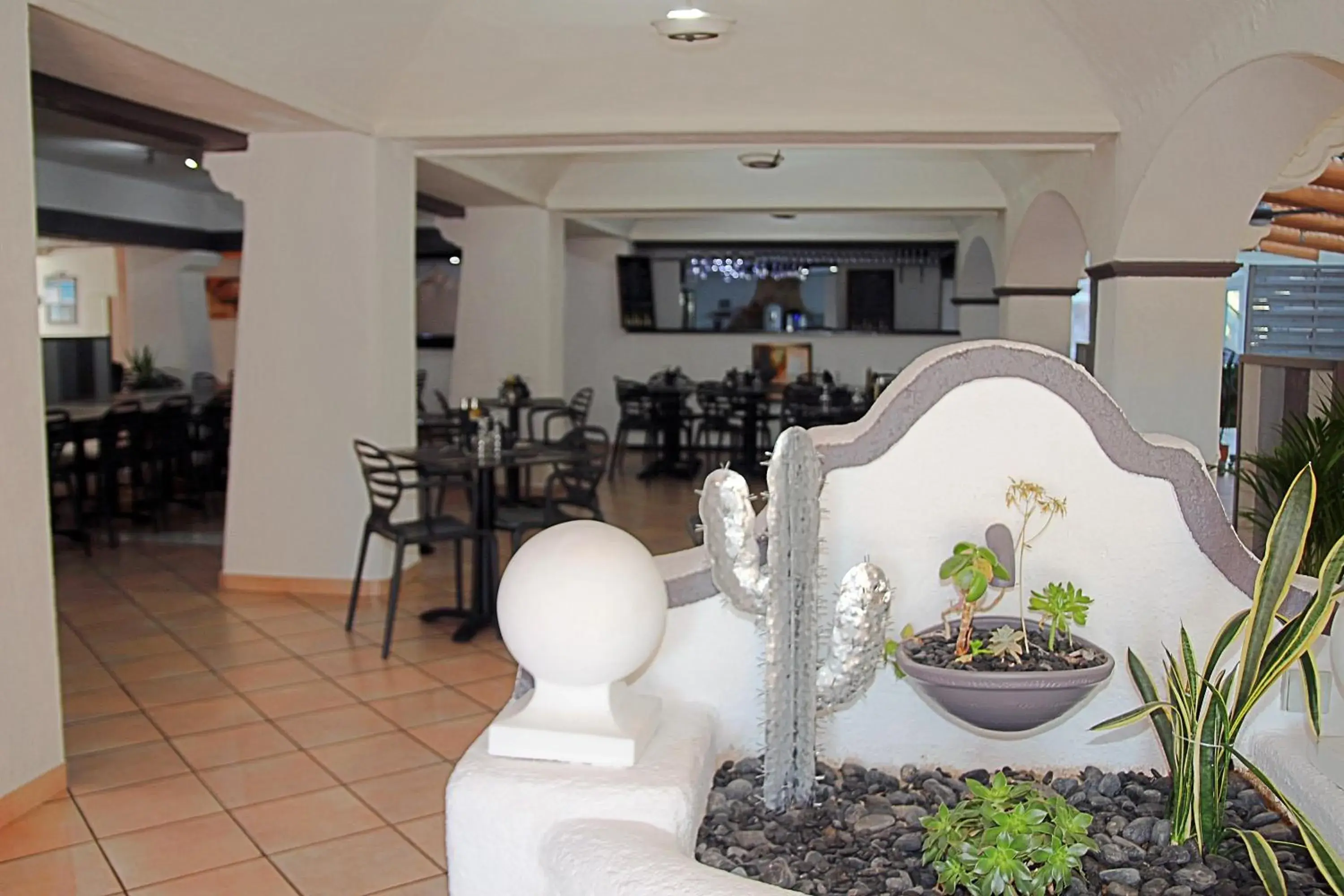 Restaurant/places to eat in Hotel Aquarius