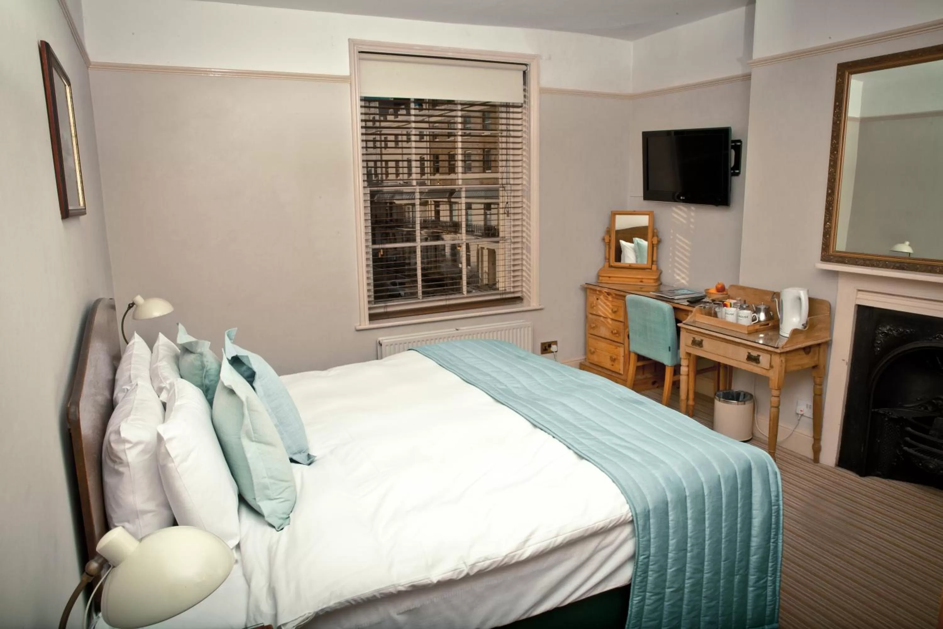 Photo of the whole room in Brighton House