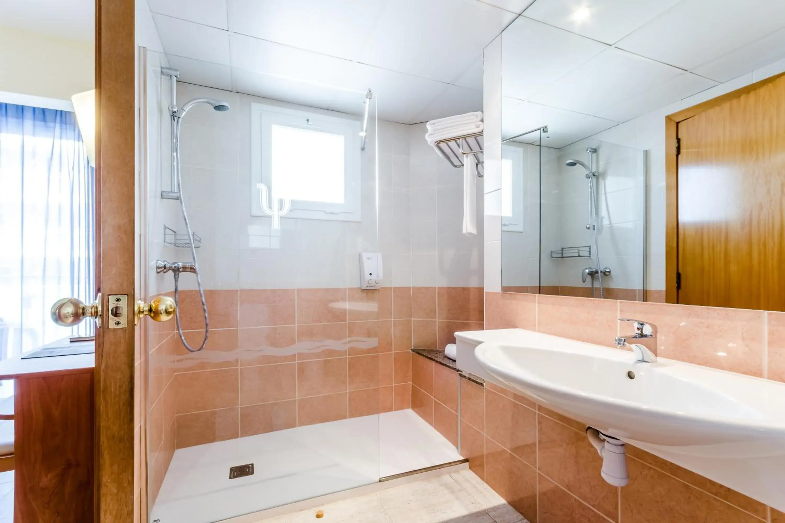 Bathroom in Hotel Mar Blau