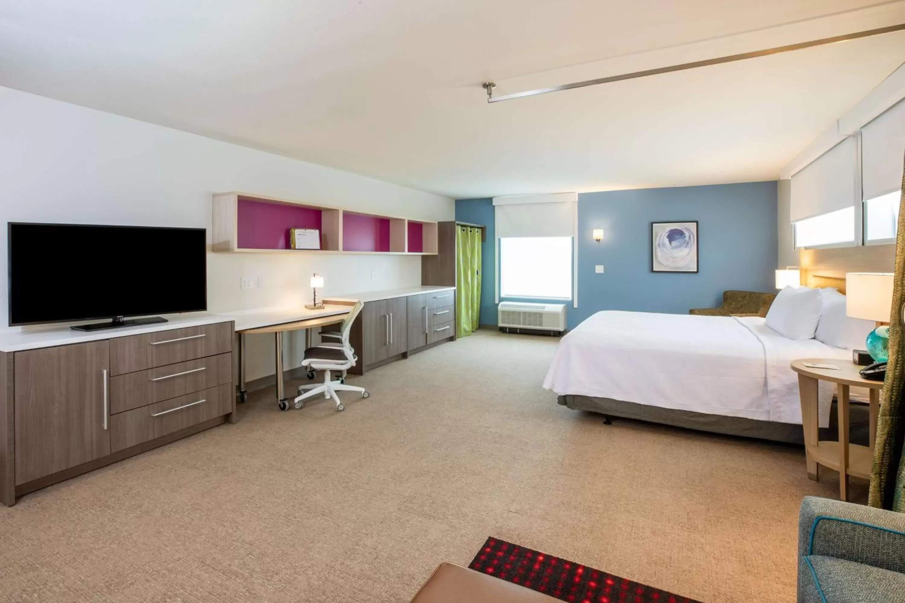 Bedroom, TV/Entertainment Center in Home2 Suites by Hilton Houston Bush Intercontinental Airport Iah Beltway 8