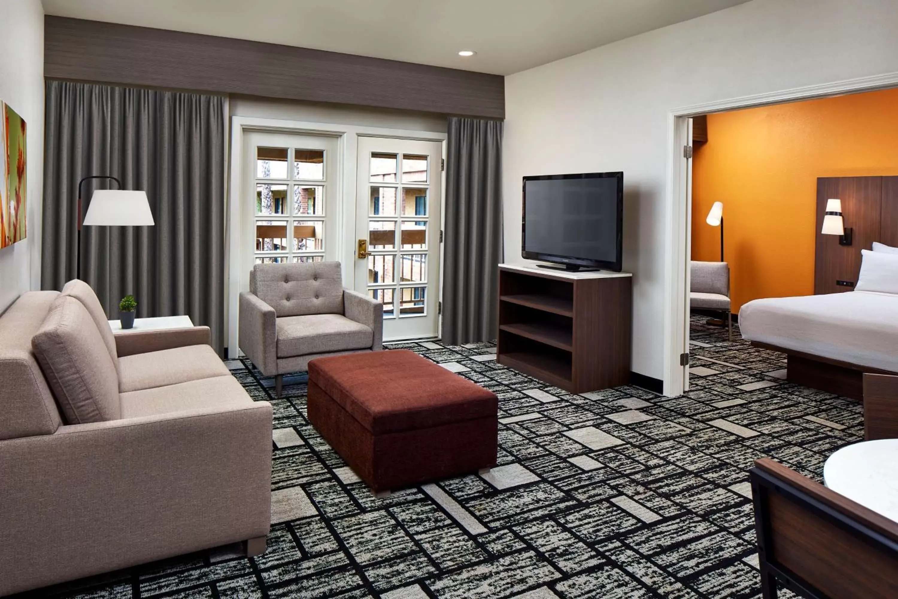 Bedroom, Seating Area in Best Western Plus Meridian Inn & Suites, Anaheim-Orange