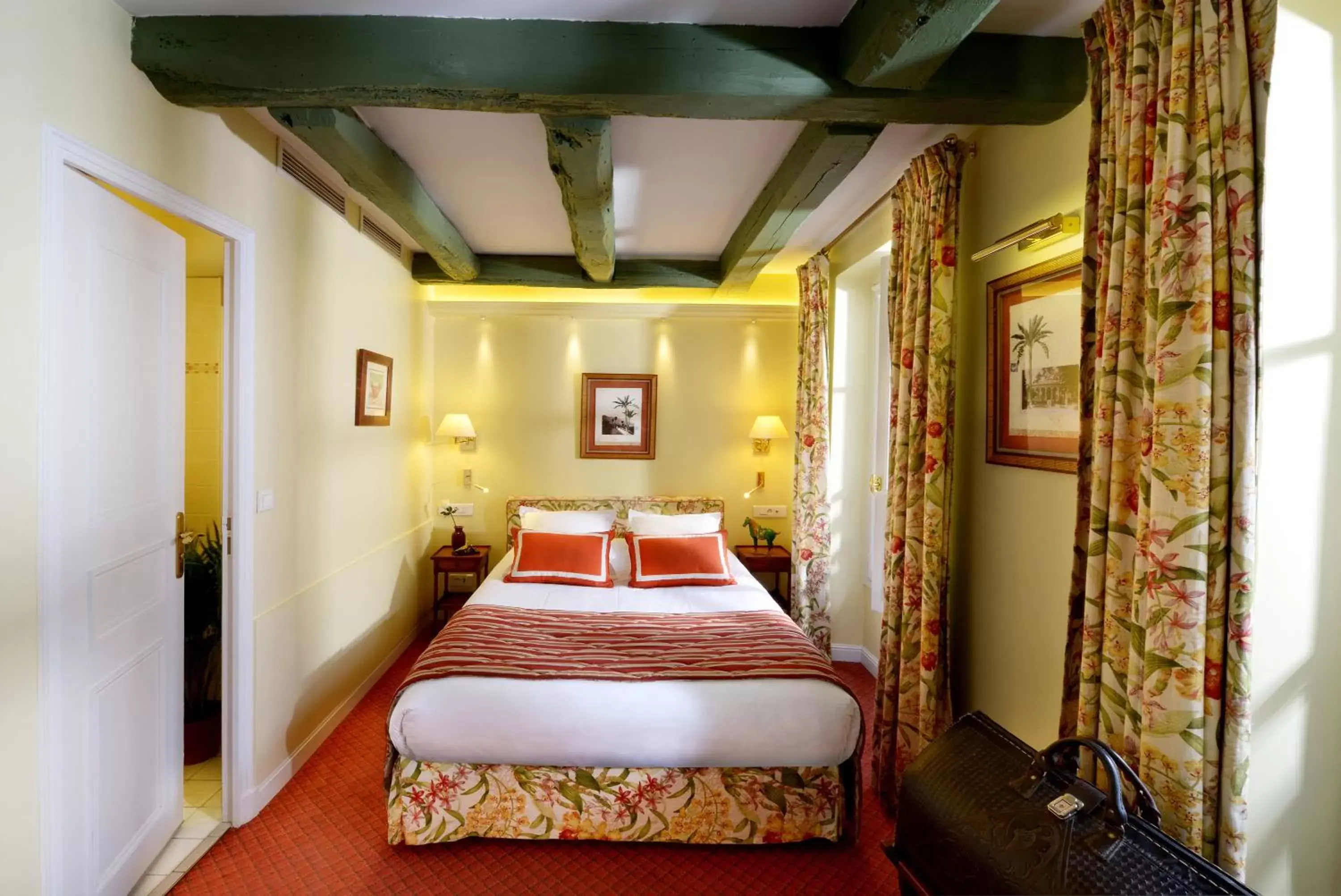 Bedroom, Room Photo in Le Relais Montmartre