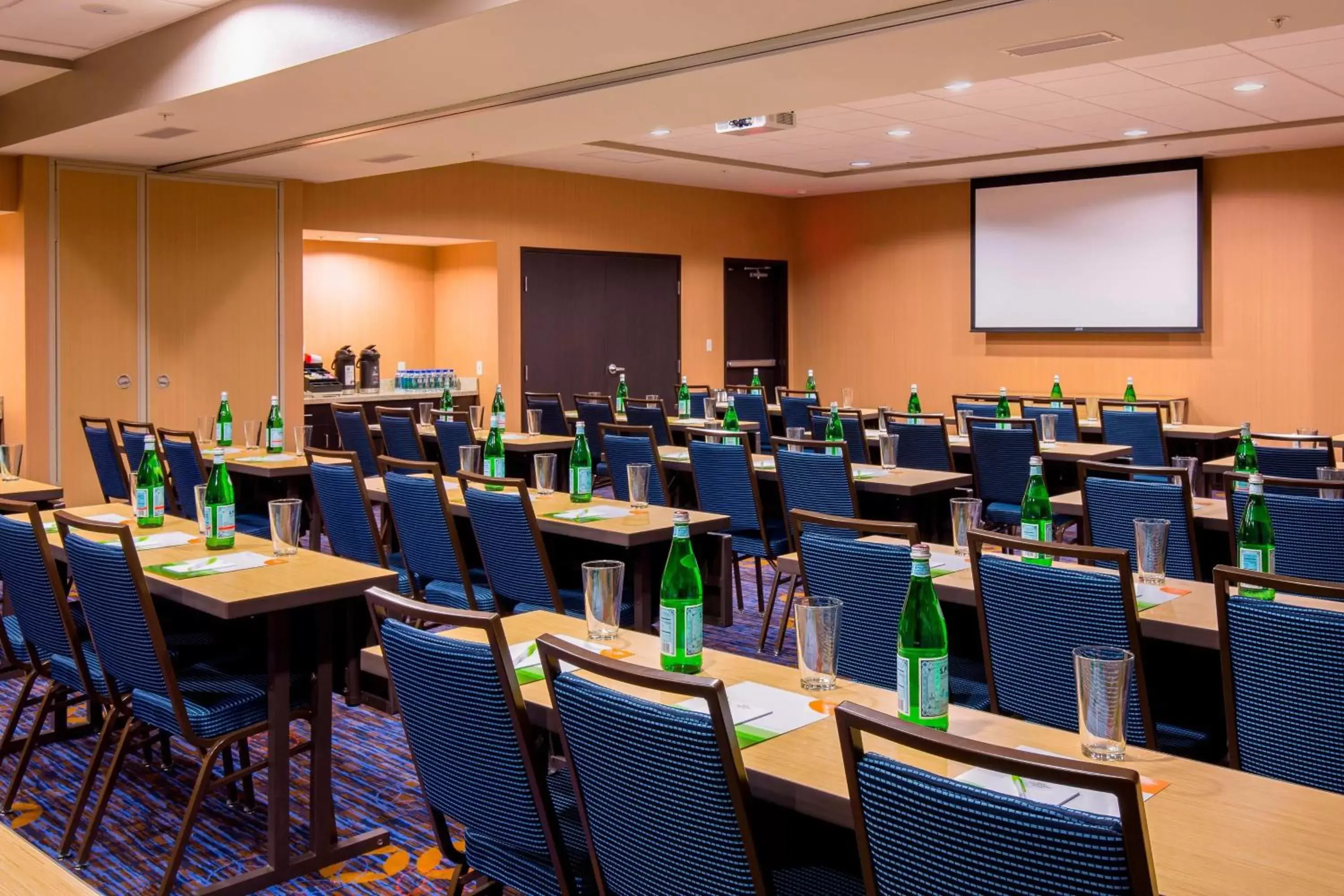 Meeting/conference room in Courtyard by Marriott Bismarck North