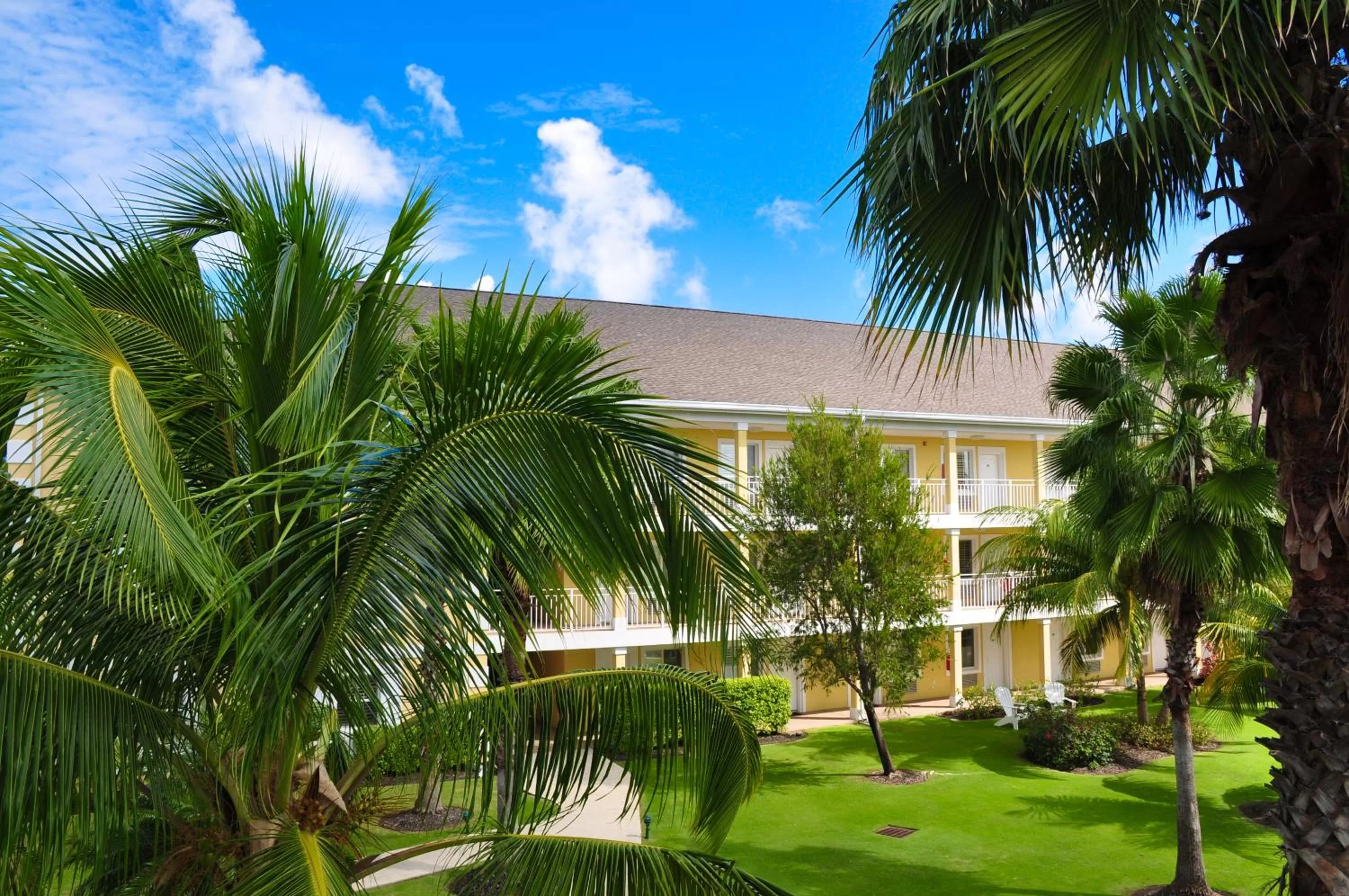 Property building in Sunshine Suites Resort