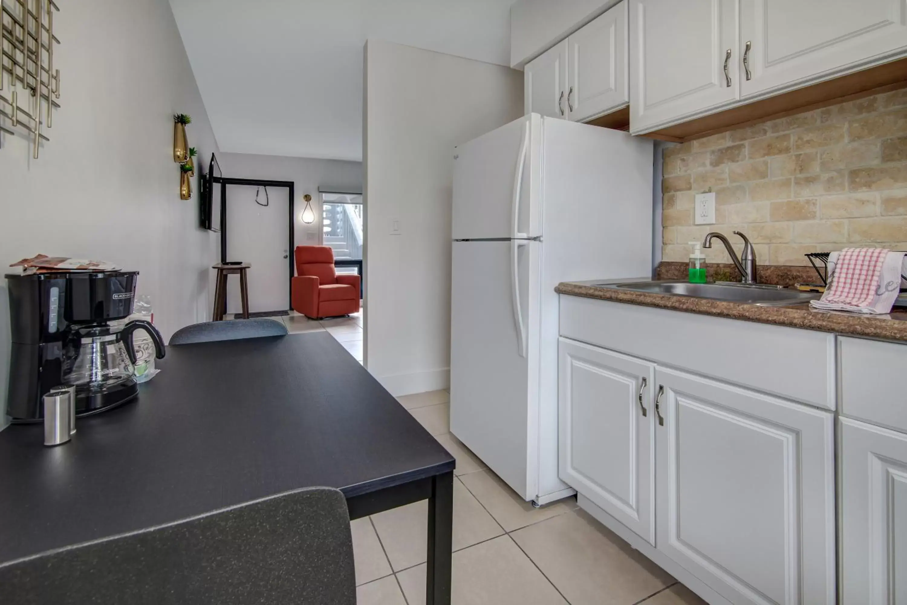 Kitchen/Kitchenette in Ocean Villas of Deerfield