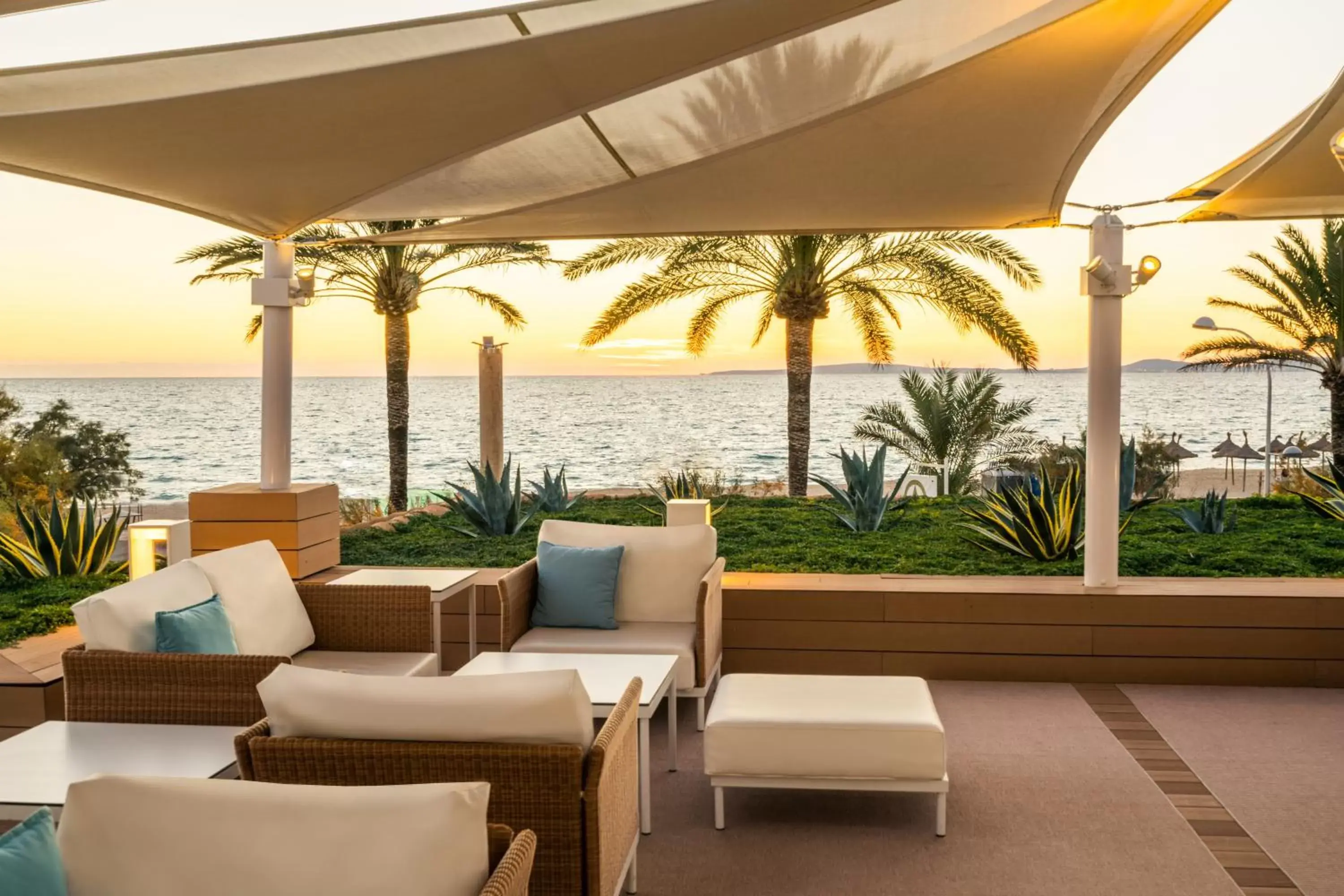 Lounge or bar in Iberostar Selection Playa de Palma