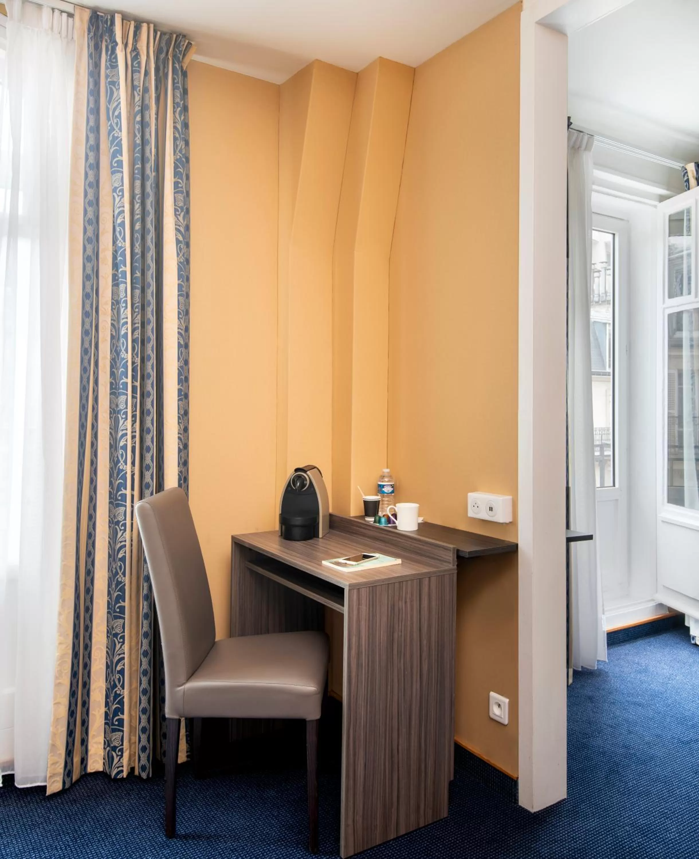 Seating area in Abaca Messidor by Happyculture