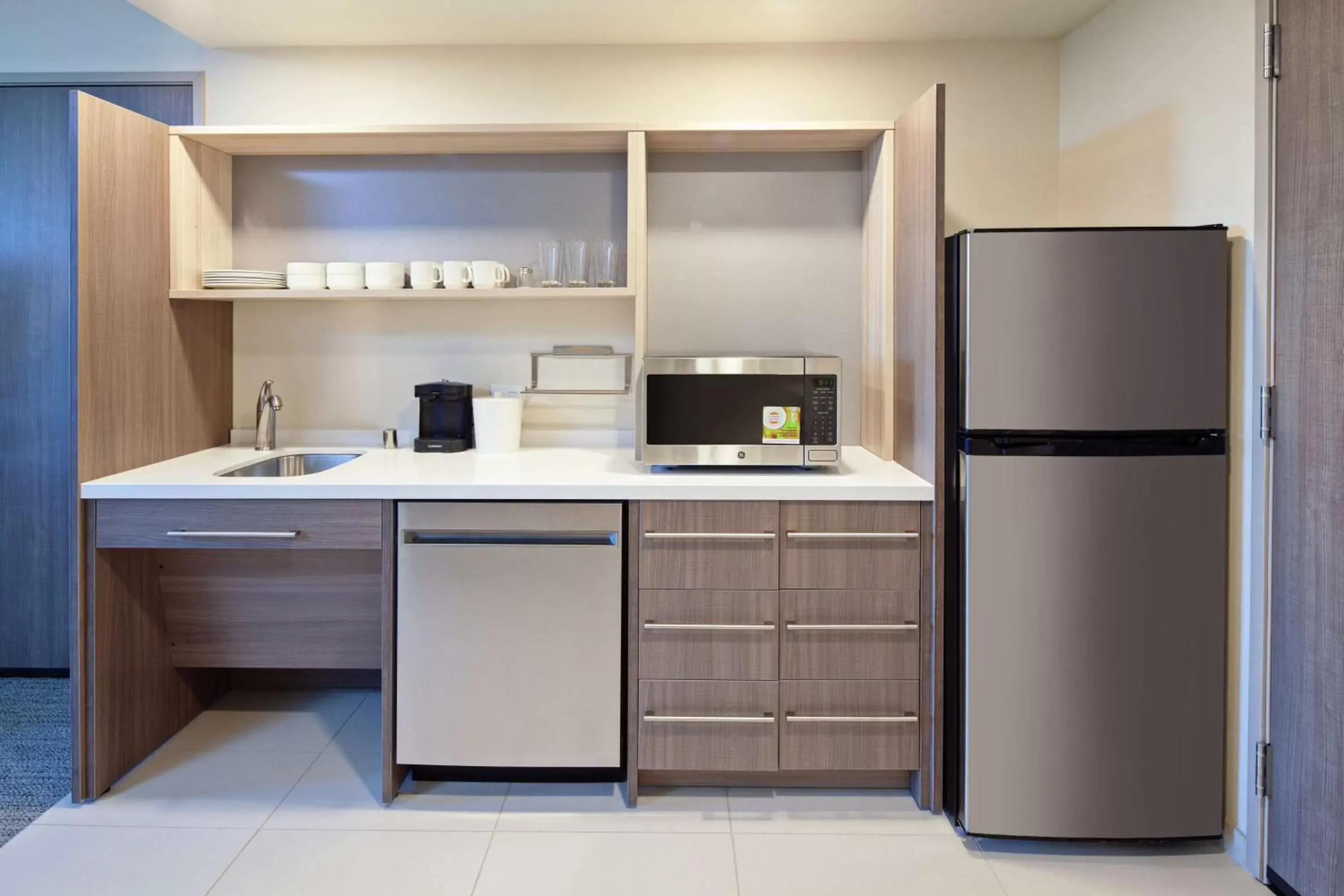 Kitchen or kitchenette, Kitchen/Kitchenette in Home2 Suites By Hilton Alameda Oakland Airport