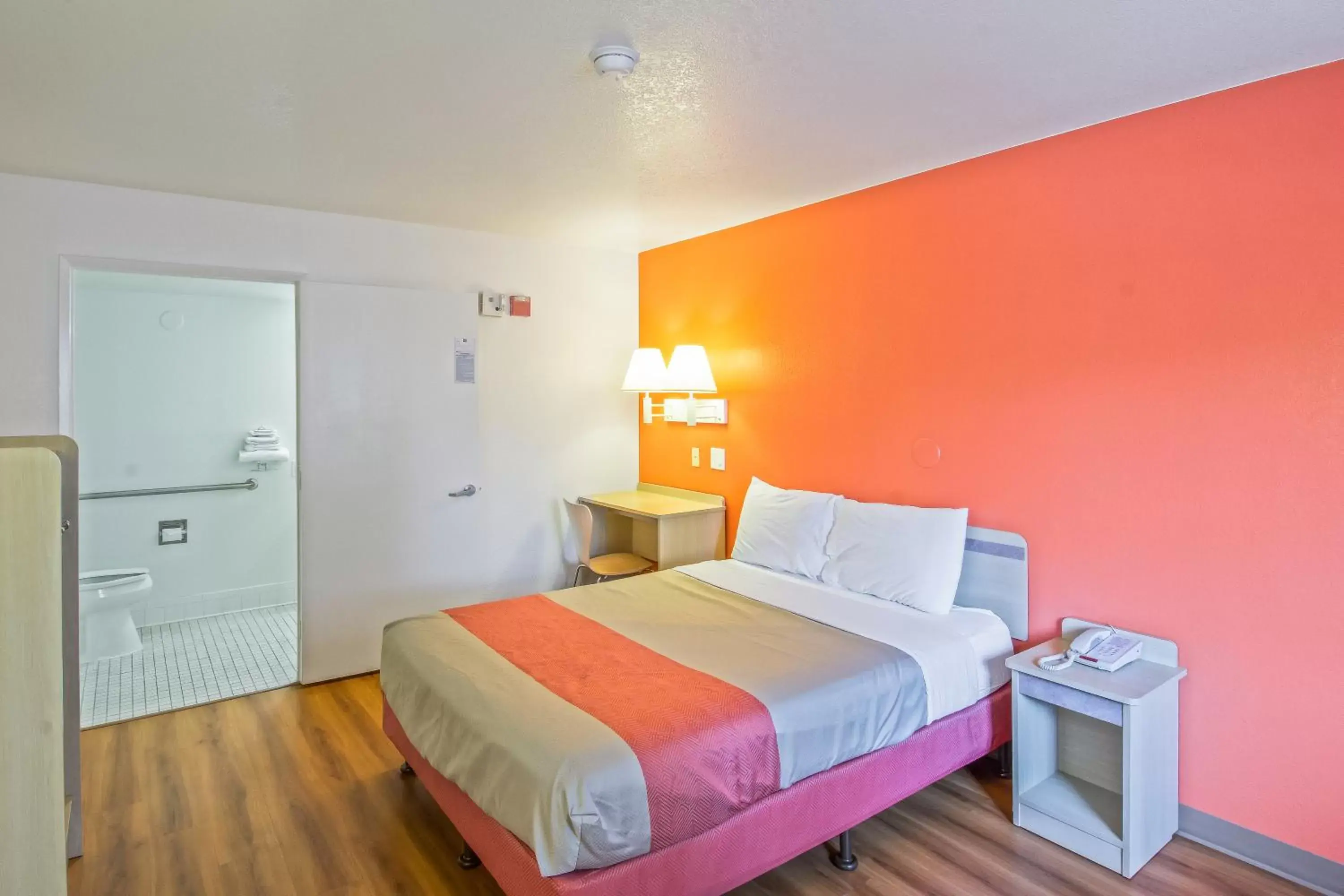 Bedroom, Bed in Motel 6-Redding, CA - South