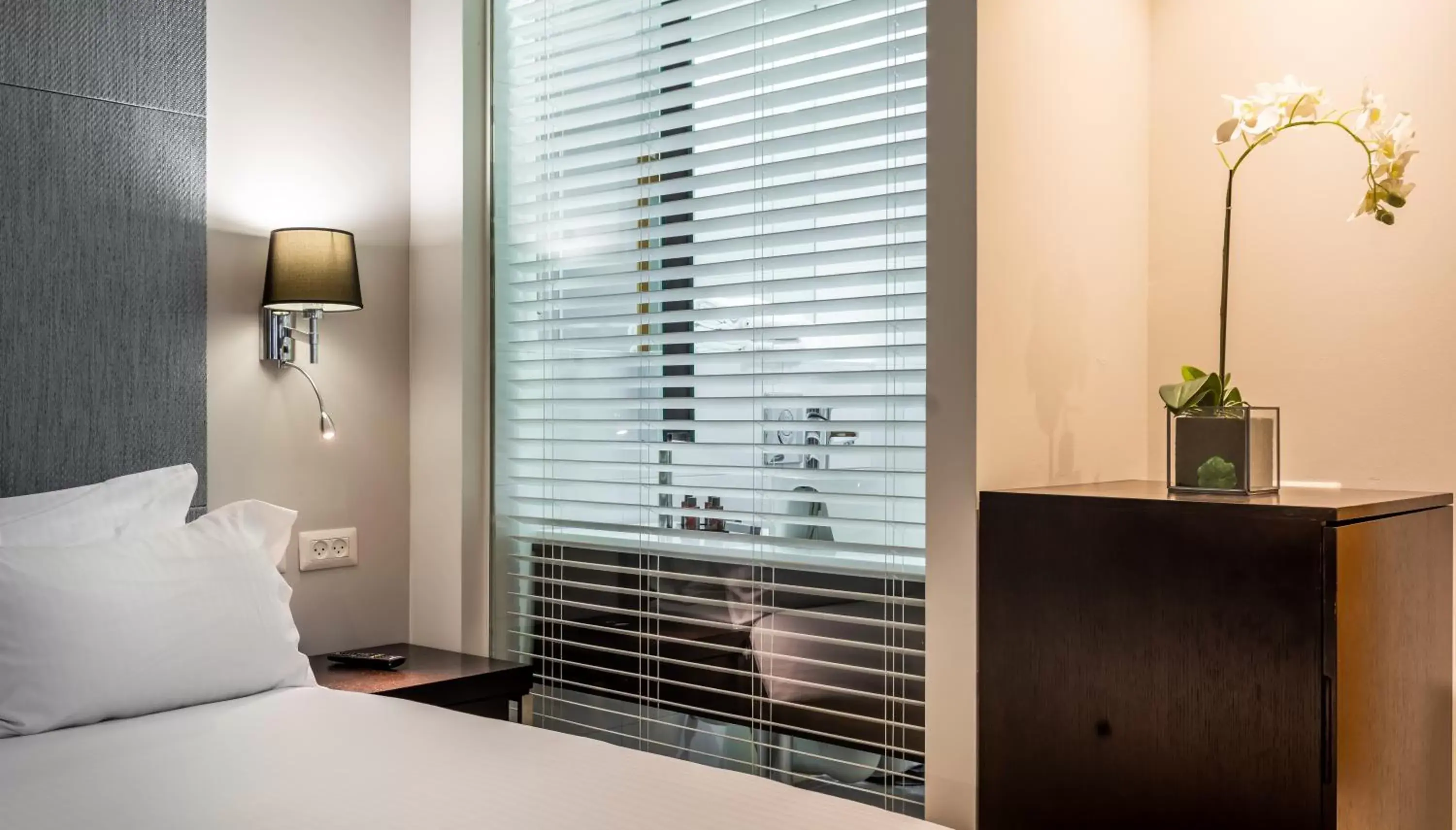 Bathroom, Bed in Benjamin Business Hotel