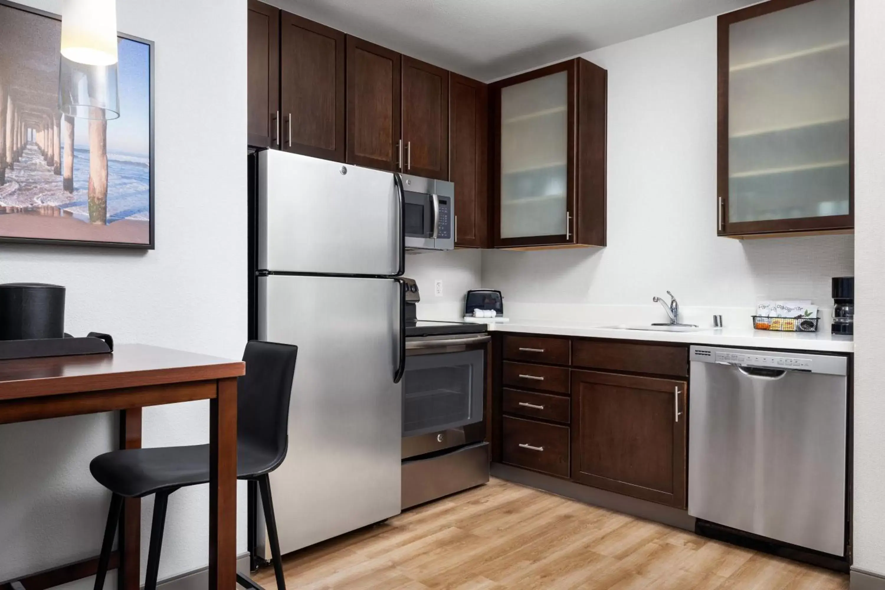 Bedroom, Kitchen/Kitchenette in Residence Inn by Marriott Los Angeles Redondo Beach