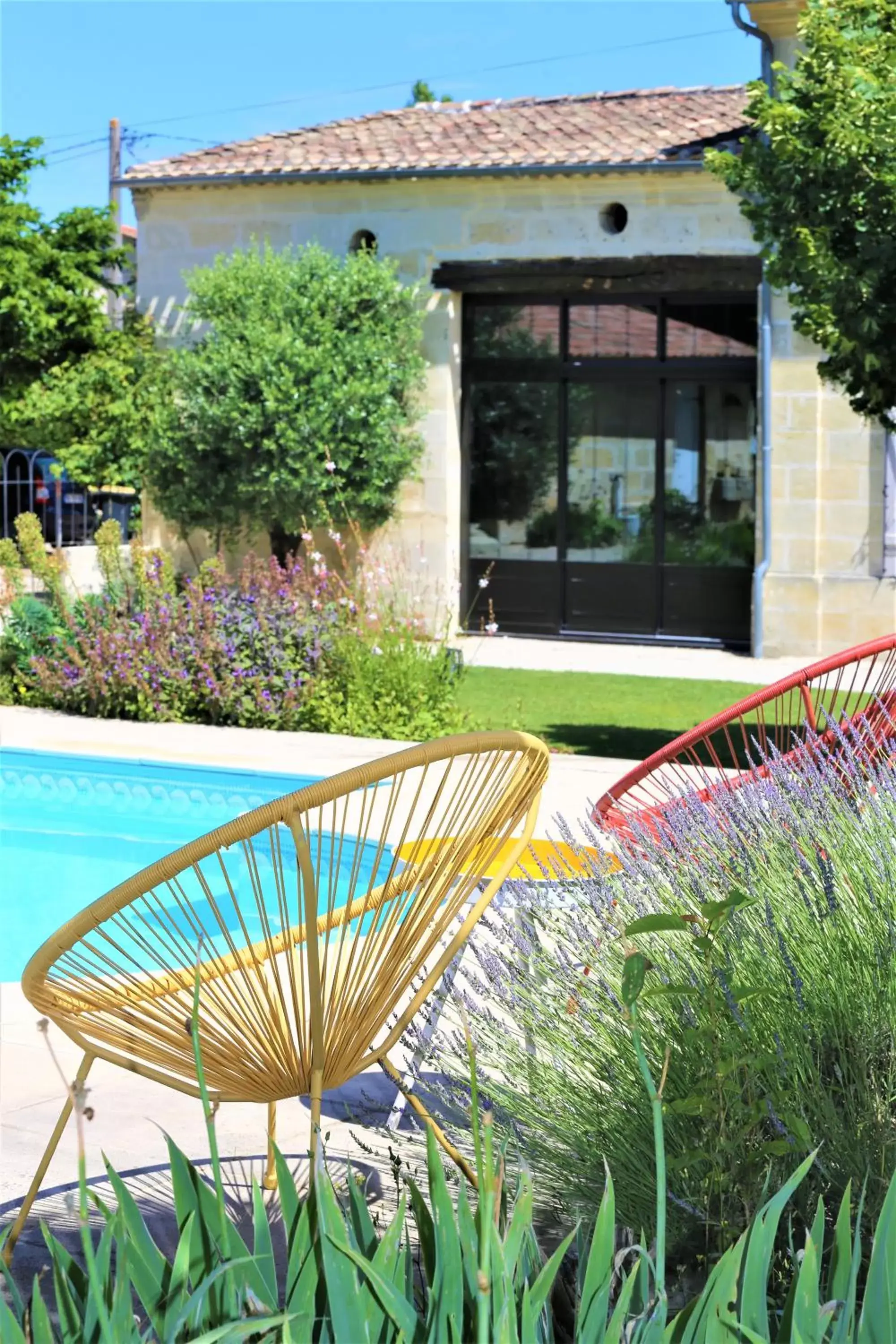 Property building, Swimming Pool in Au Do'Mayne des Bouilles - Spa & Piscine