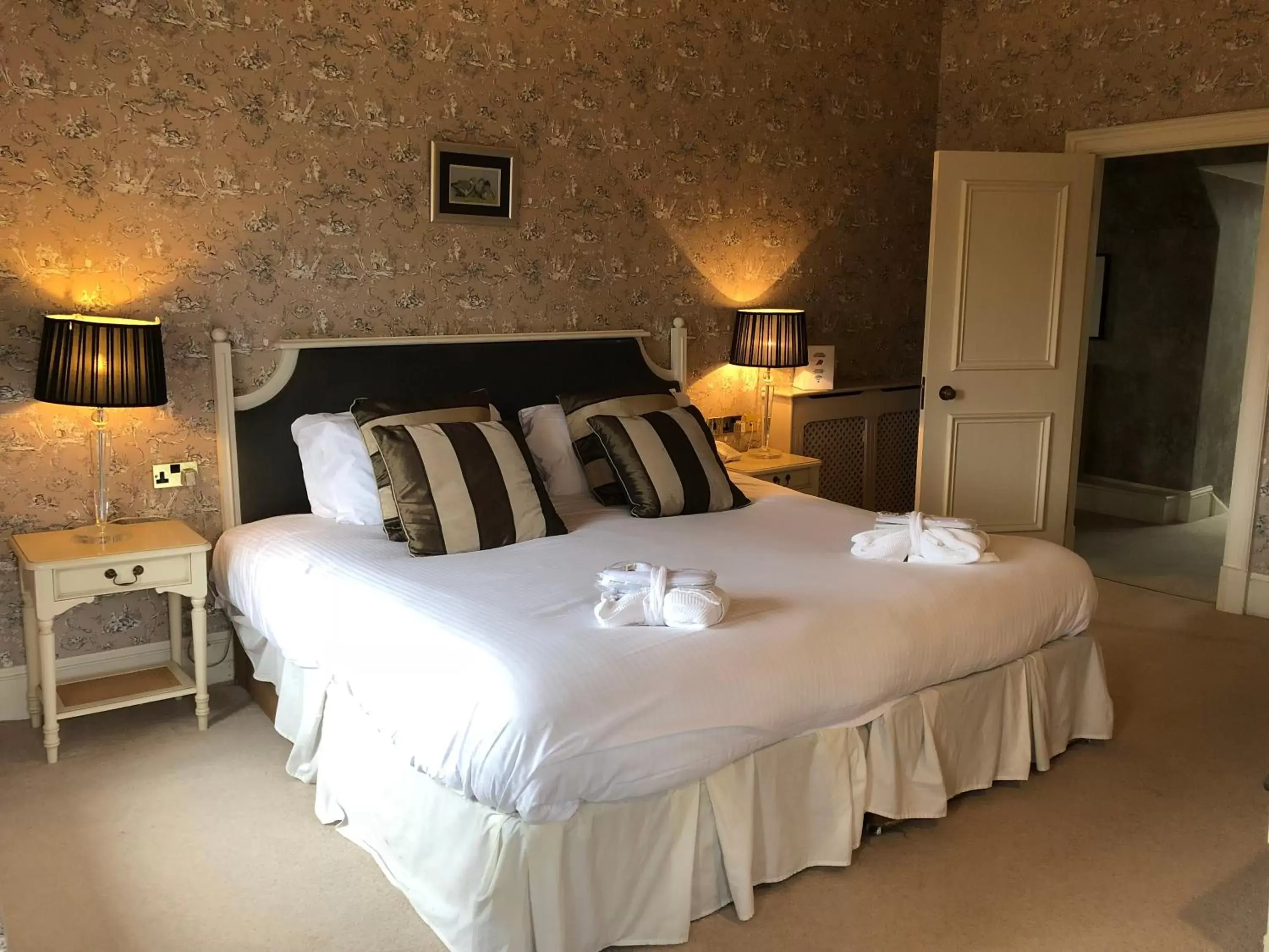 Bedroom, Bed in Dryburgh Abbey Hotel