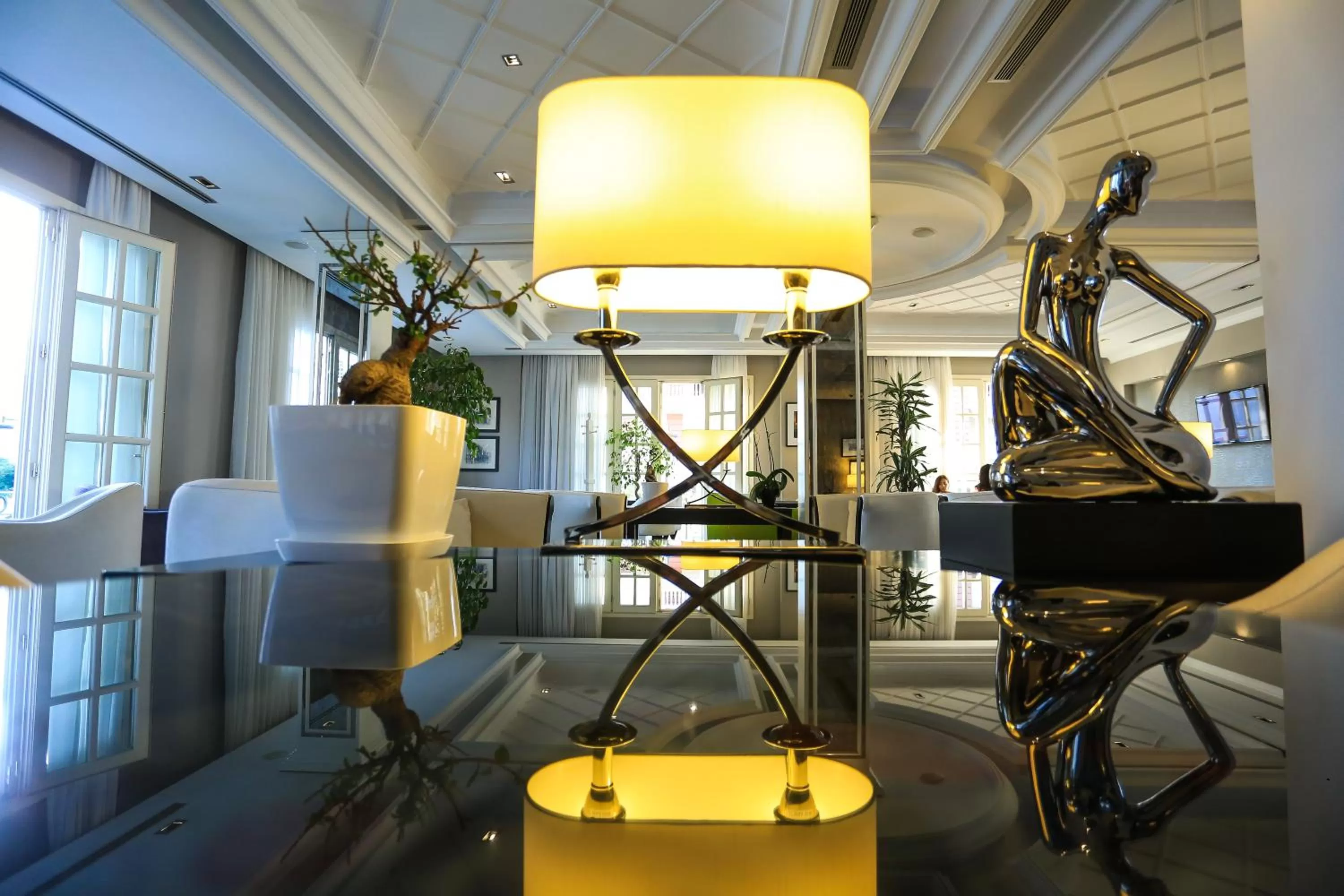 Library in Hotel Monarch