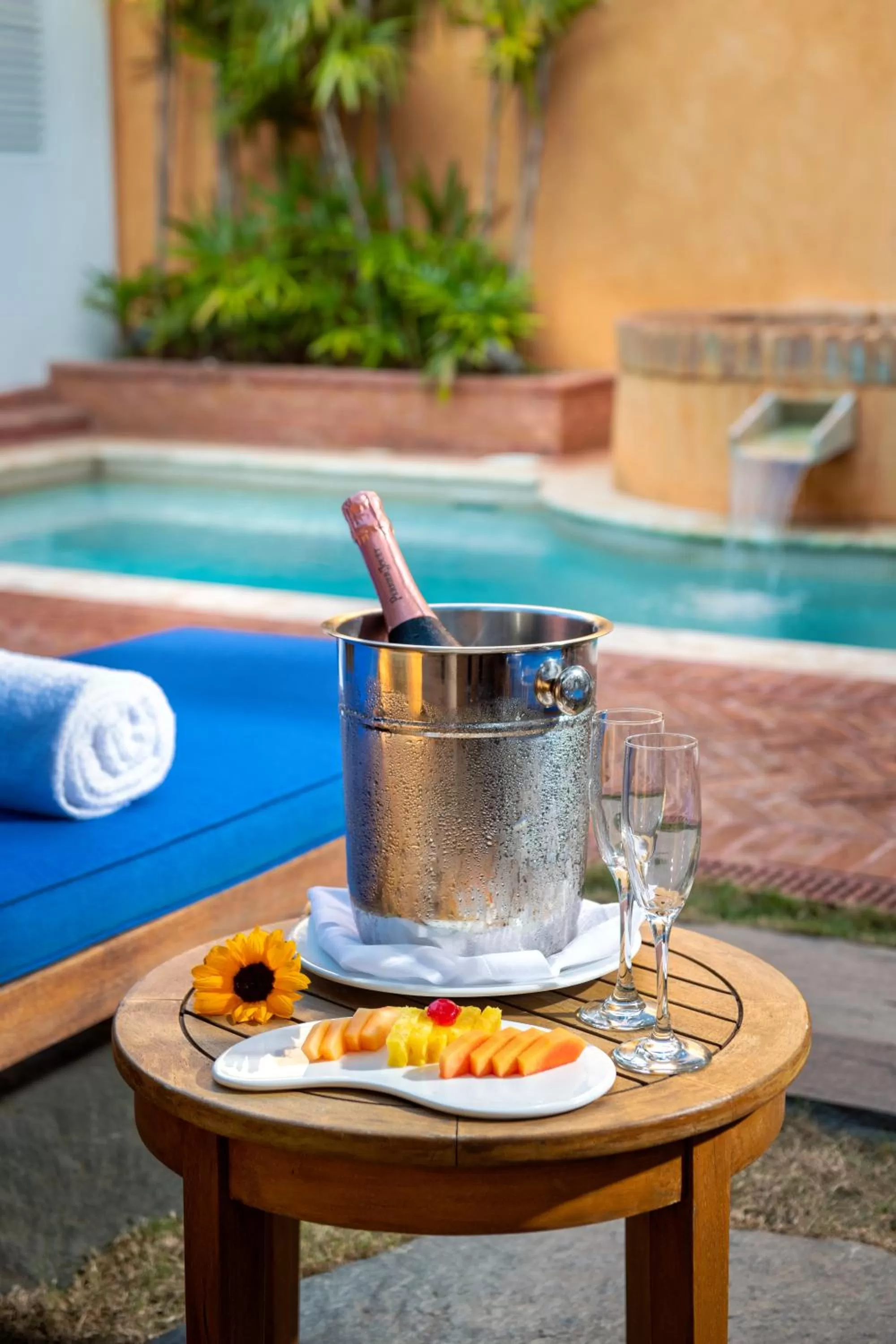 Swimming pool in Casas del XVI