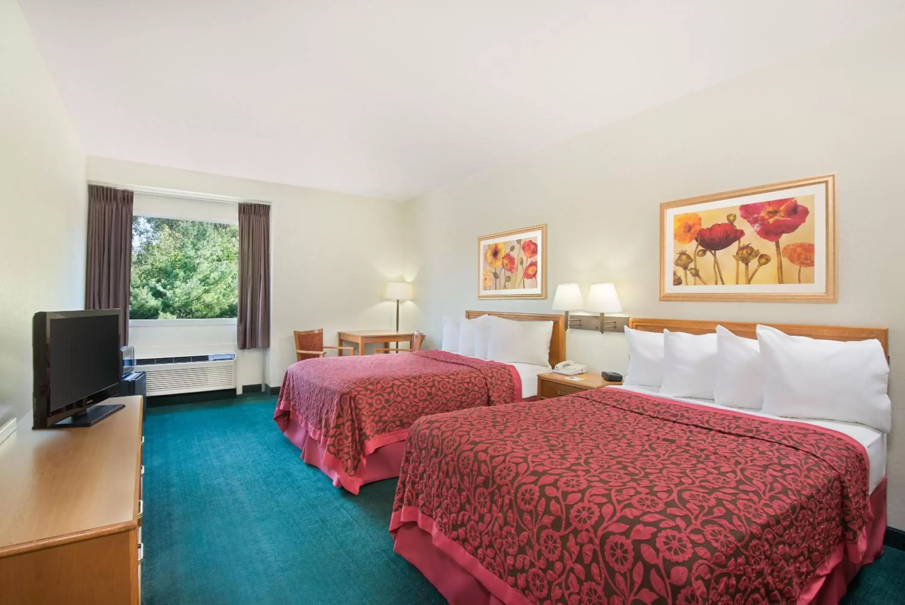 Standard Room with Two Double Beds - Mobility Access/Non-Smoking in Studio 6 Suites Fremont, OH Standard Room with Two Double Beds - Mobility Access/Non-Smoking in Studio 6 Suites Fremont, OH