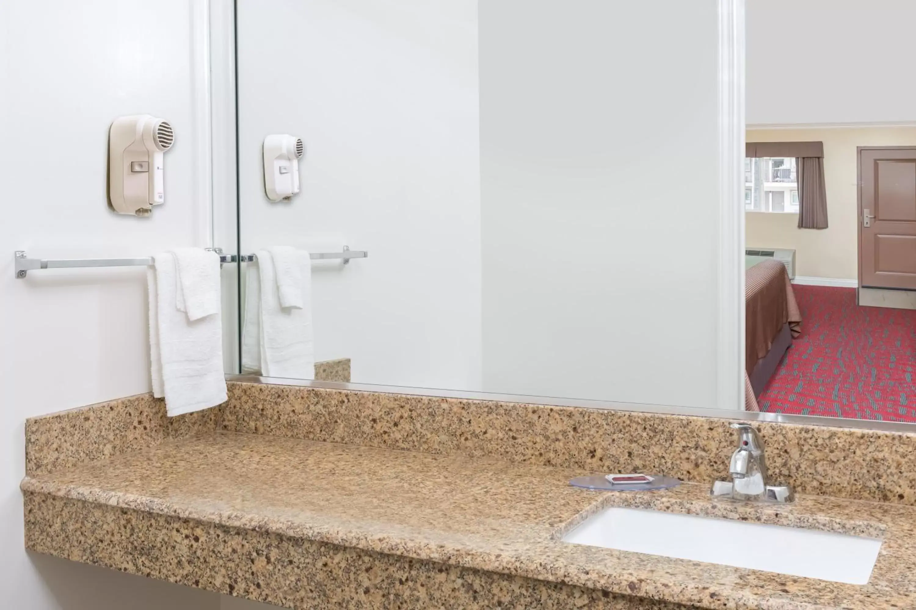 Area and facilities, Bathroom in Travelodge Inn & Suites by Wyndham Bell Los Angeles Area