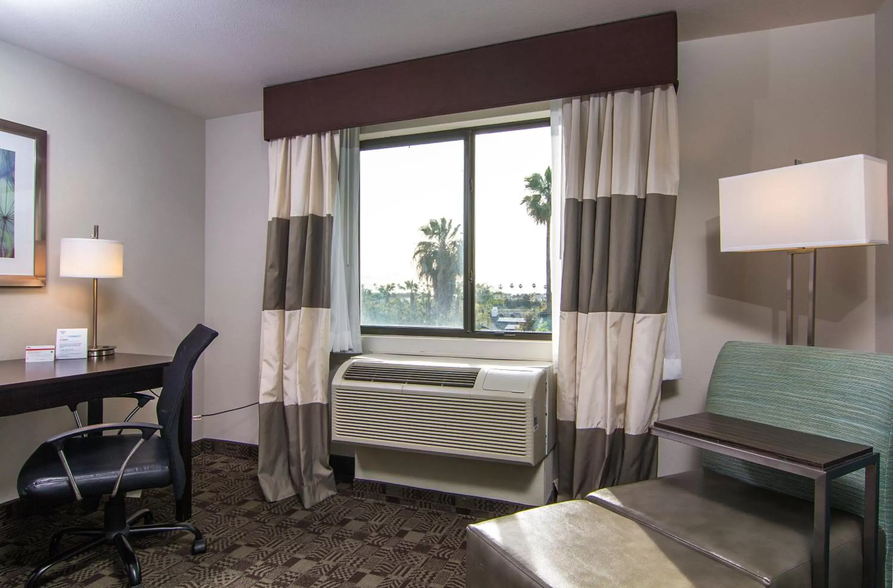 Photo of the whole room, Bed in Holiday Inn Express Hotel & Suites Carlsbad Beach, an IHG Hotel