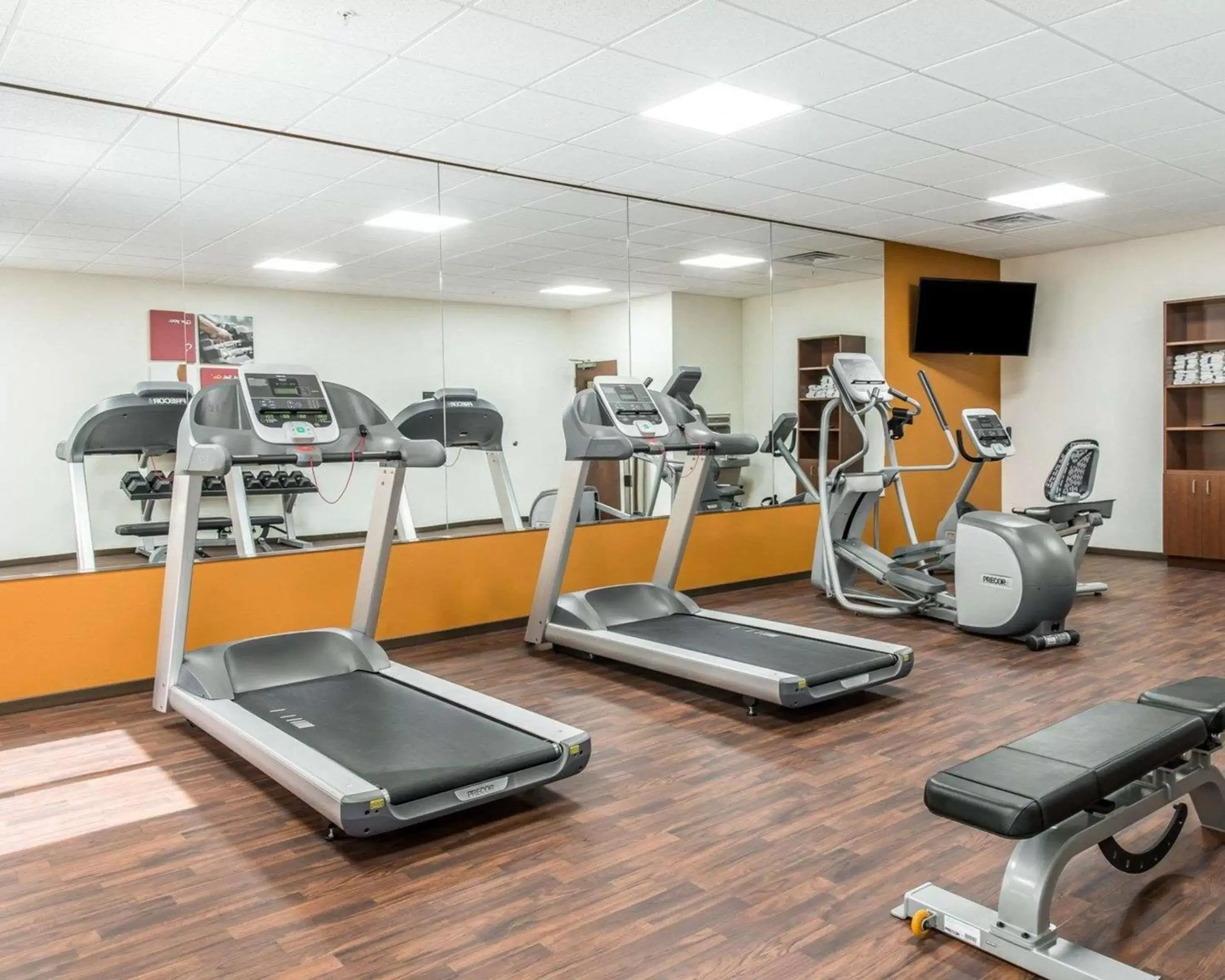 Fitness centre/facilities, Fitness Center/Facilities in Comfort Suites near Rainbow Springs Dunnellon