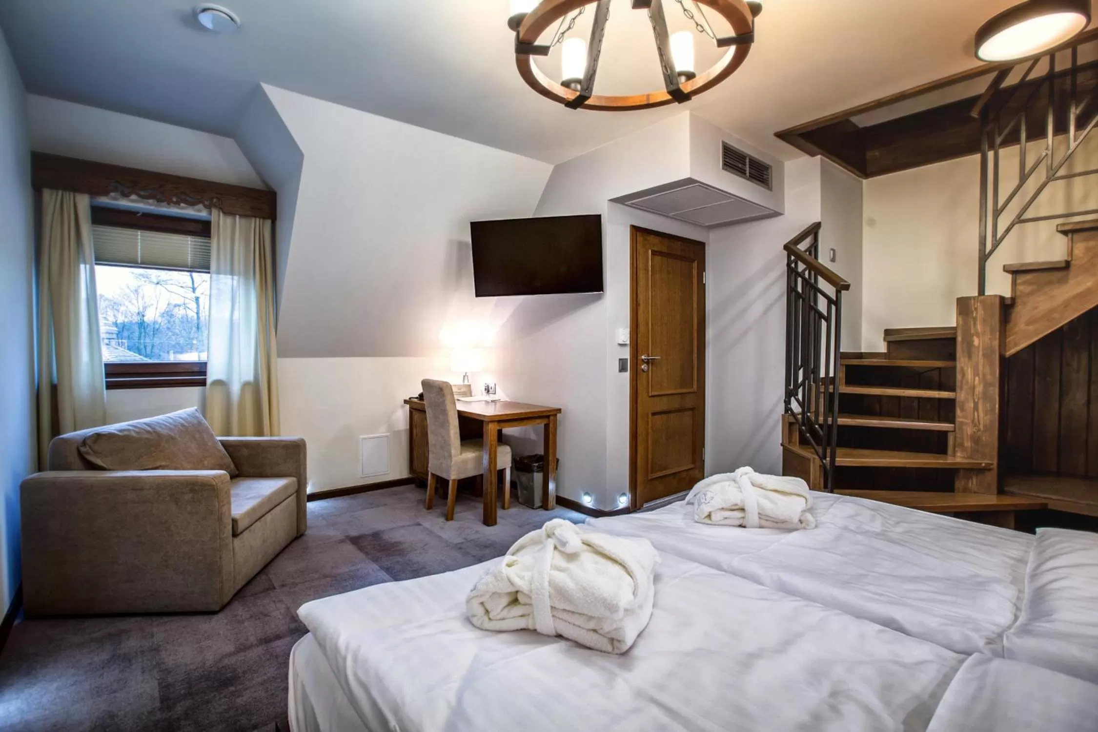 Photo of the whole room, Bed in Hotel & Spa **** Kasztel Uniejów