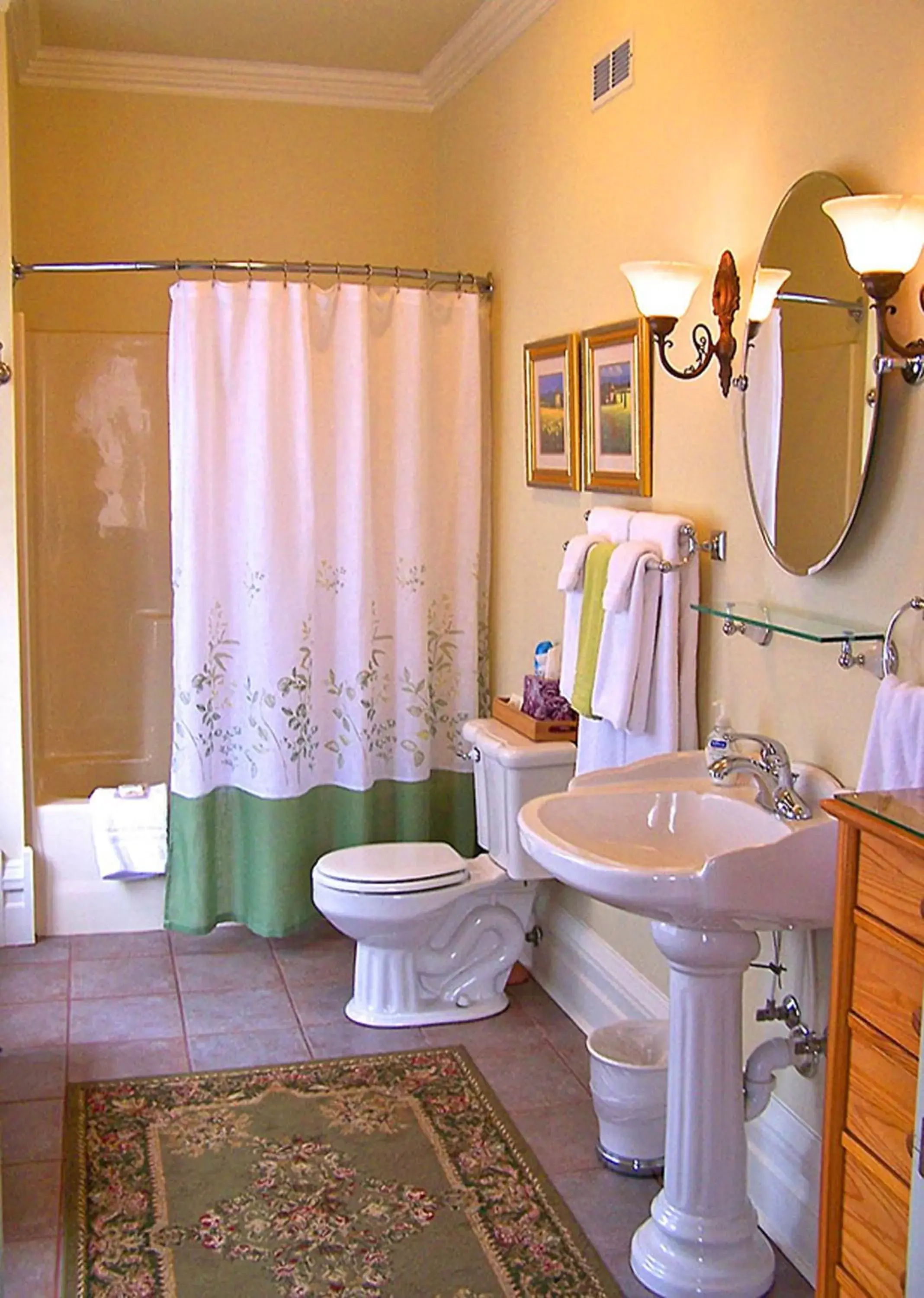 Bathroom in Lyndon House Bed & Breakfast