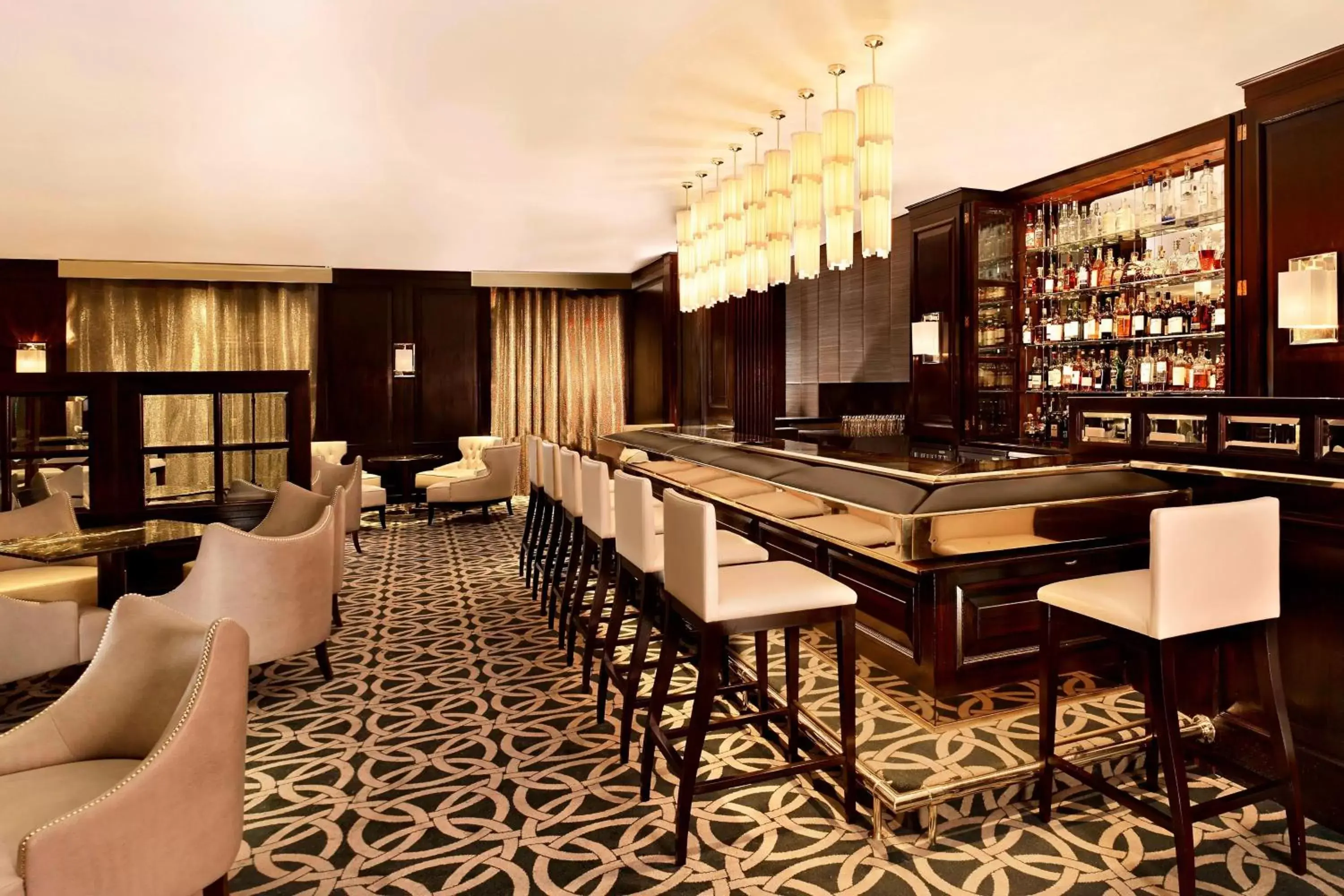 Restaurant/places to eat, Lounge/Bar in The Park Tower Knightsbridge, a Luxury Collection Hotel, London