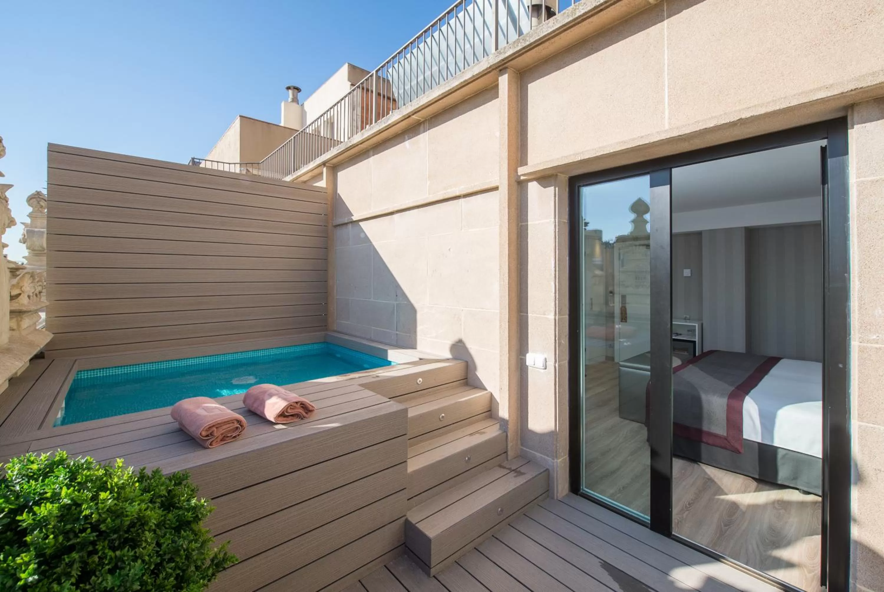 Superior Double or Twin Room with Pool & Spa Access in Catalonia Plaza Catalunya