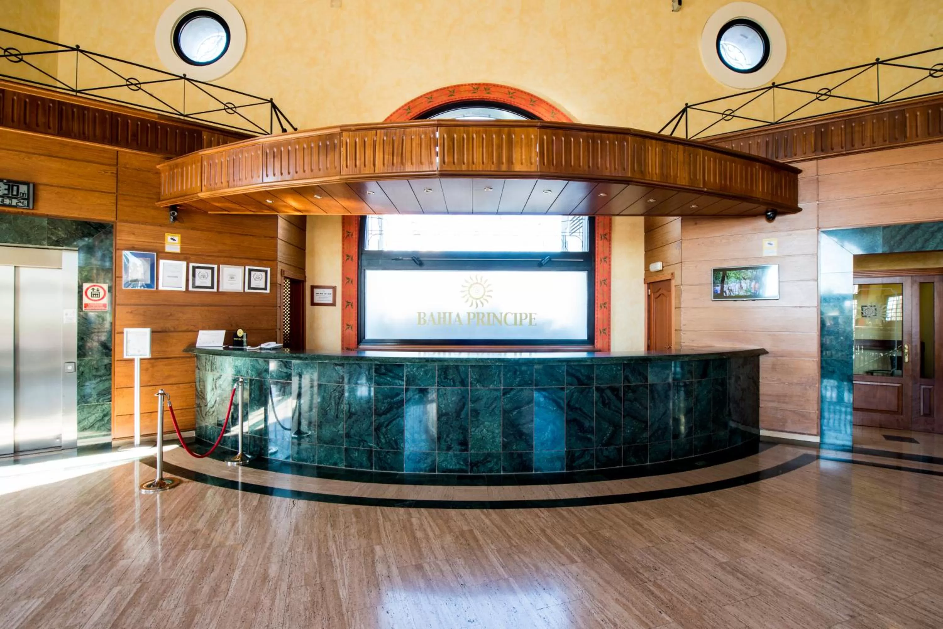 Staff, Lobby/Reception in Bahia Principe Sunlight Tenerife