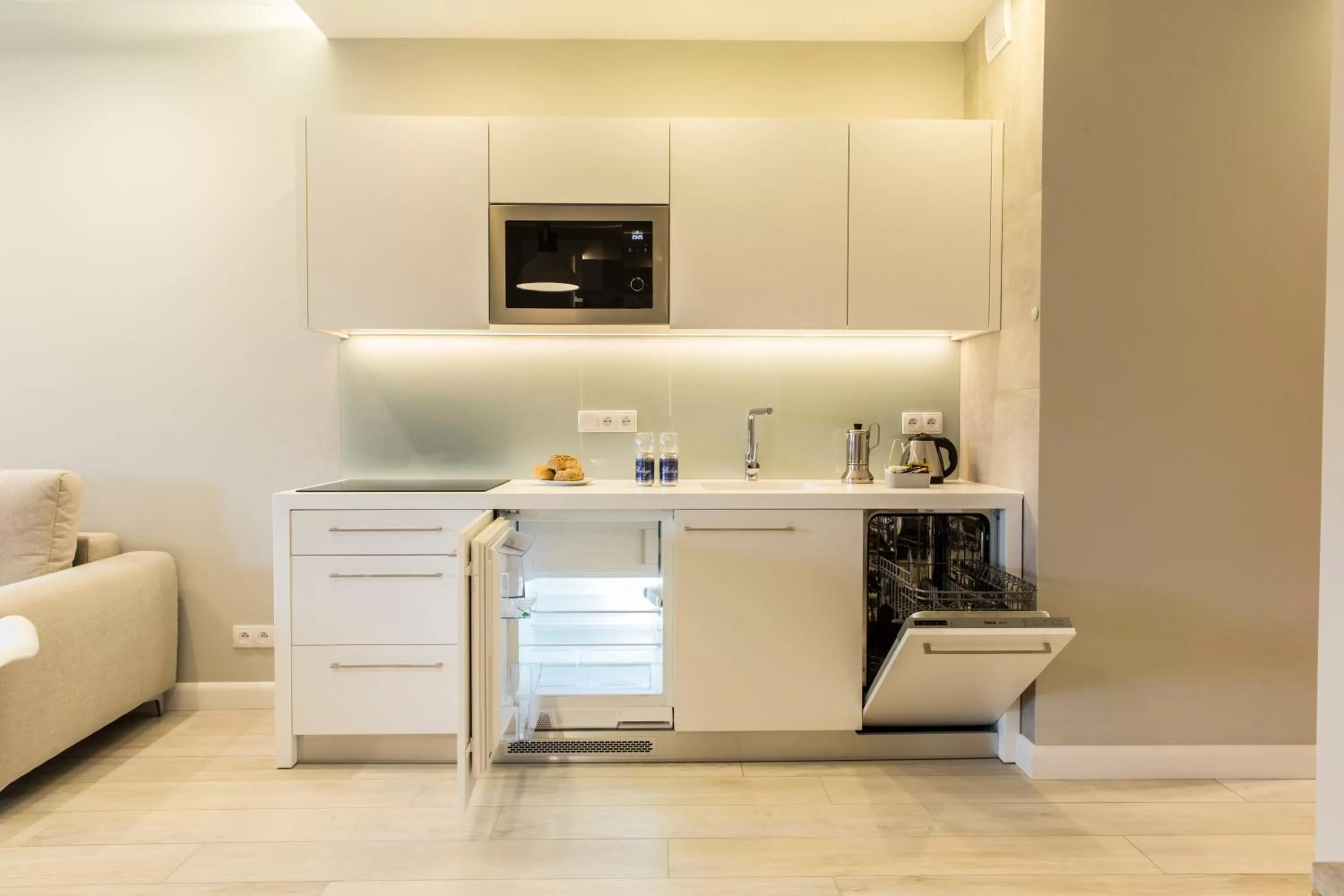 Coffee/tea facilities in Royal Hill Residence