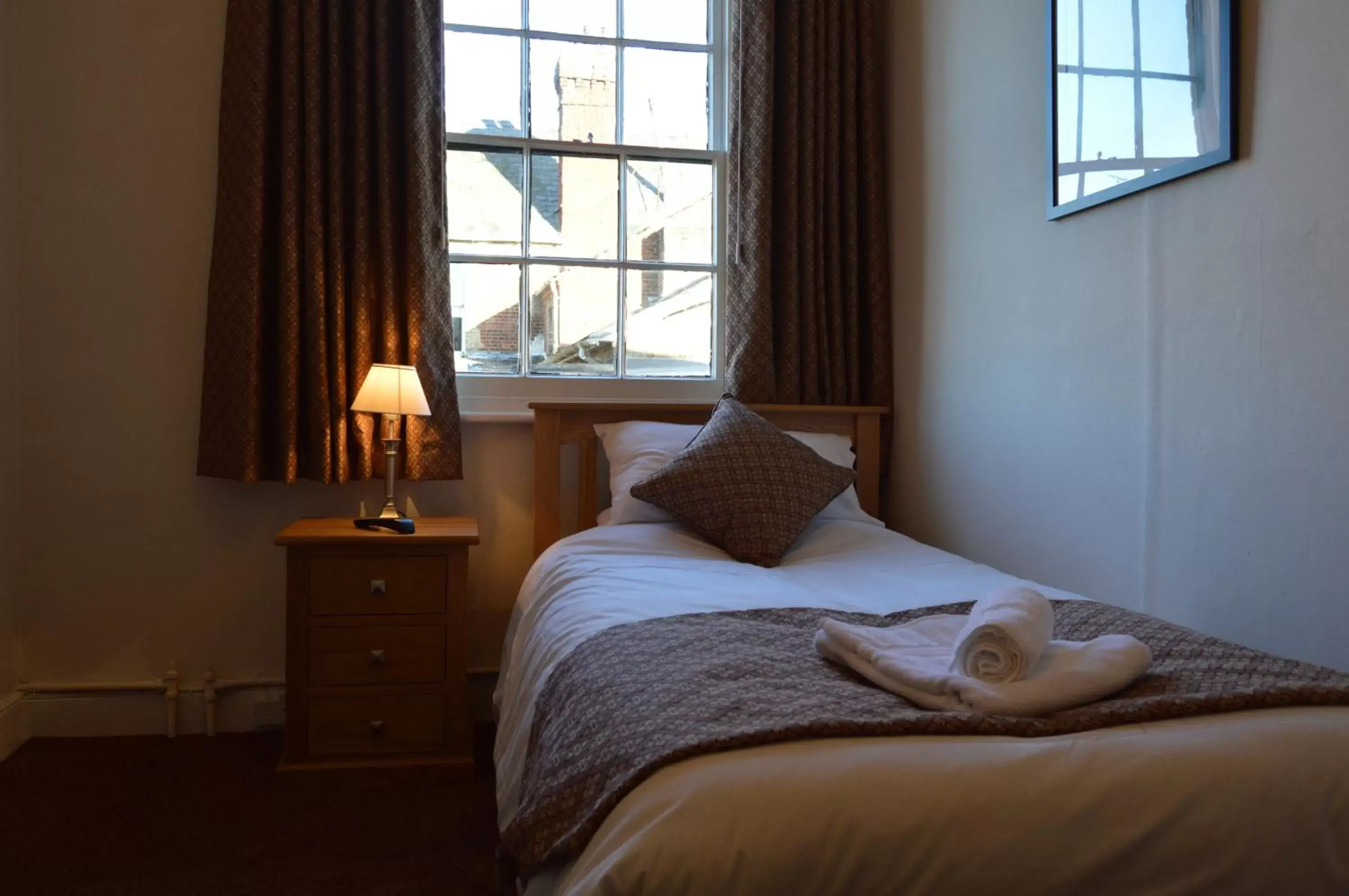 Bedroom, Bed in The Crown Inn Hotel
