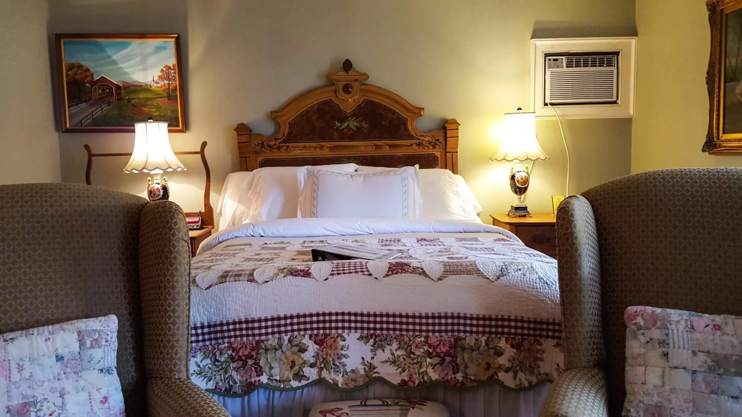 Property building, Bed in The White House Inn