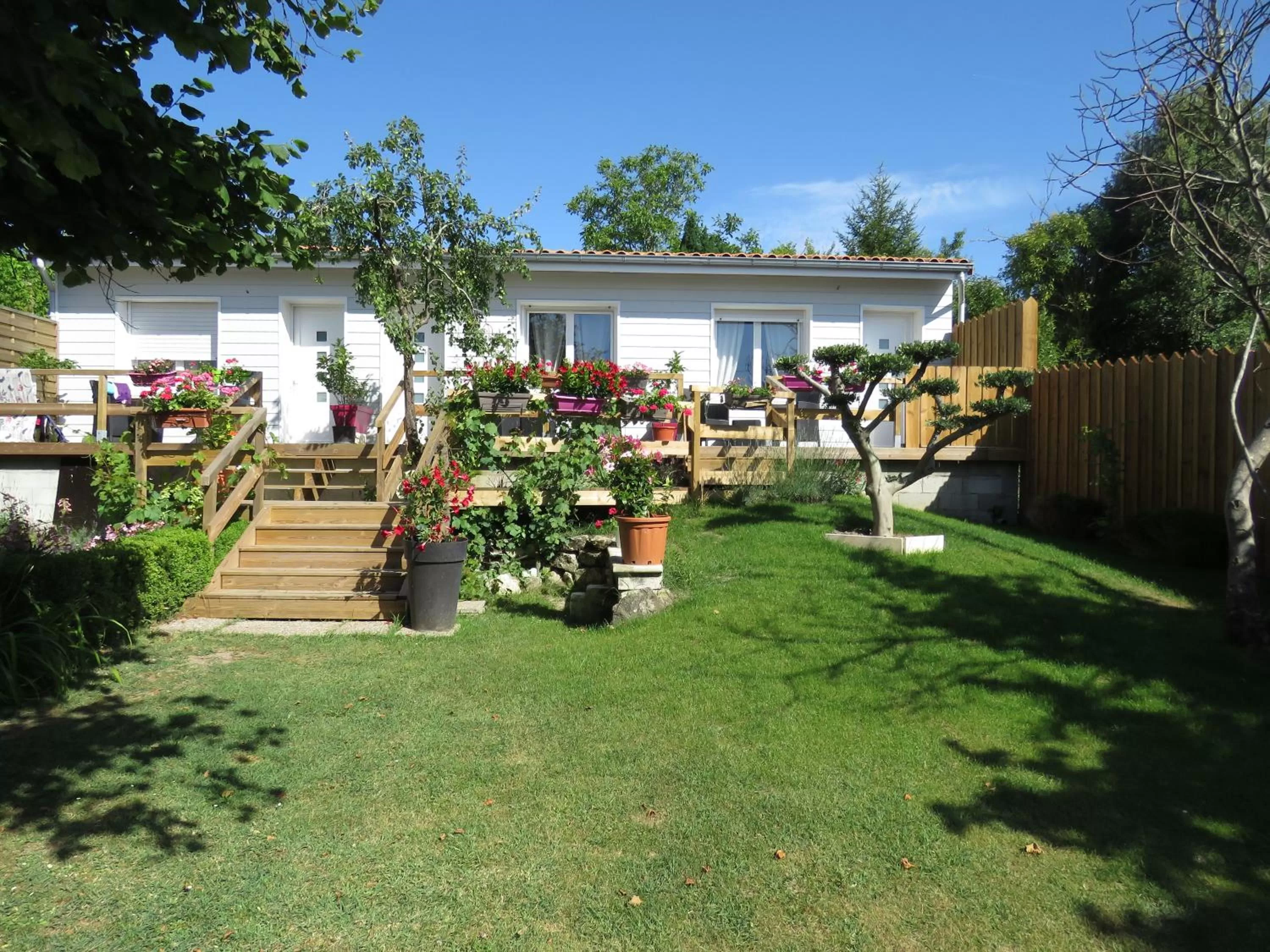 Garden view in Les Arums de Fondeminjean