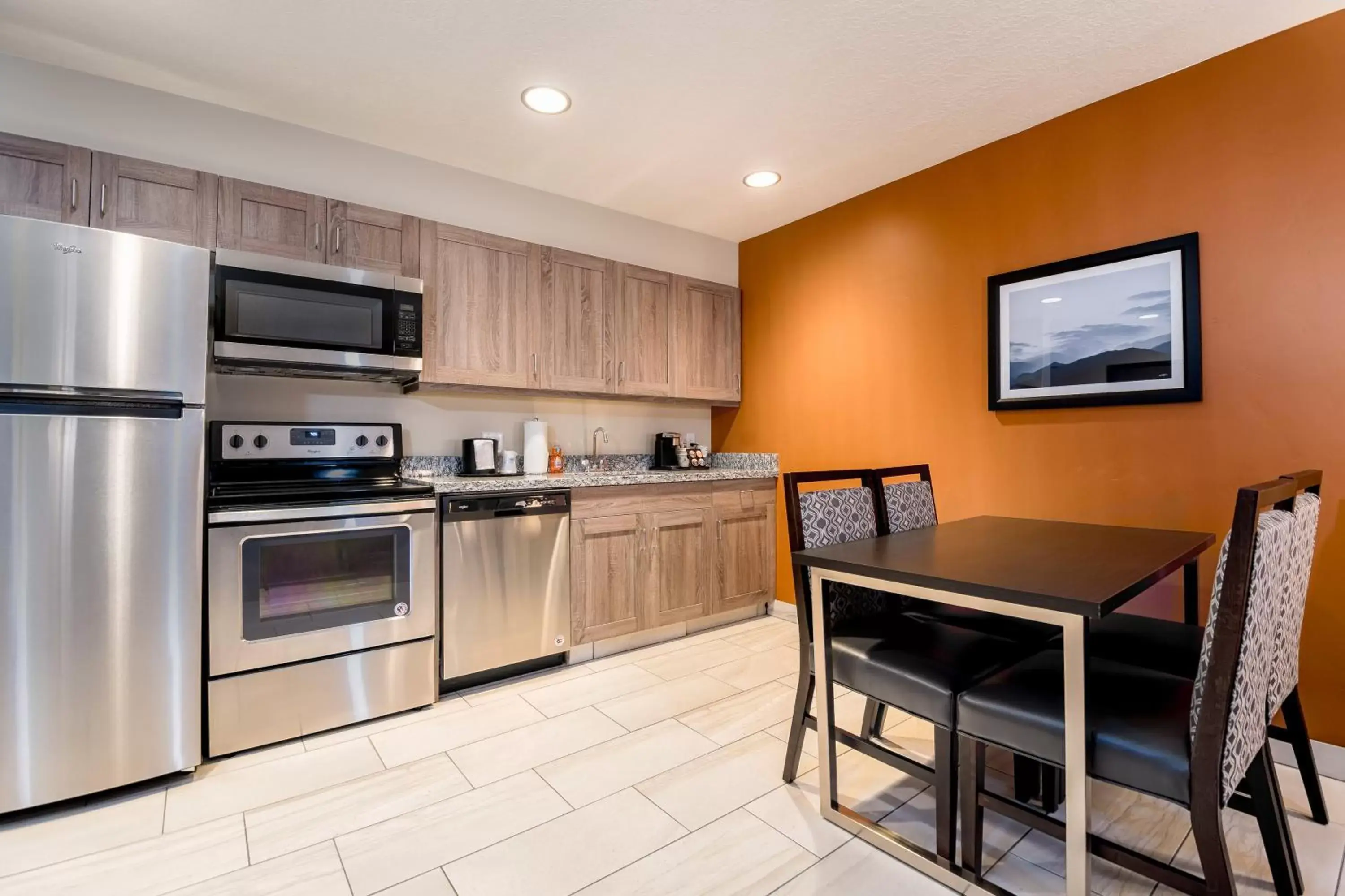 Bedroom, Kitchen/Kitchenette in Best Western Plus Heber Valley Hotel